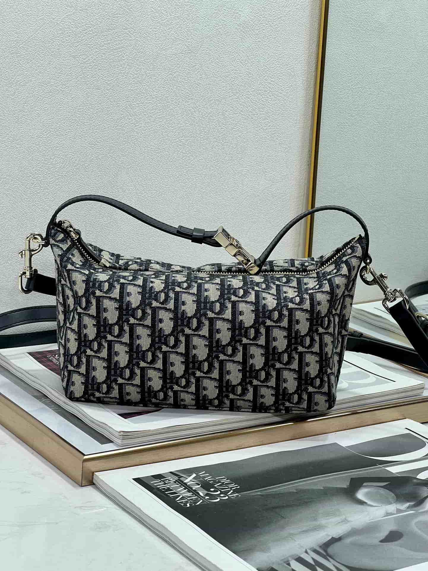 Medium Diortravel Nomad Pouch Blue Dior Oblique Jacquard High