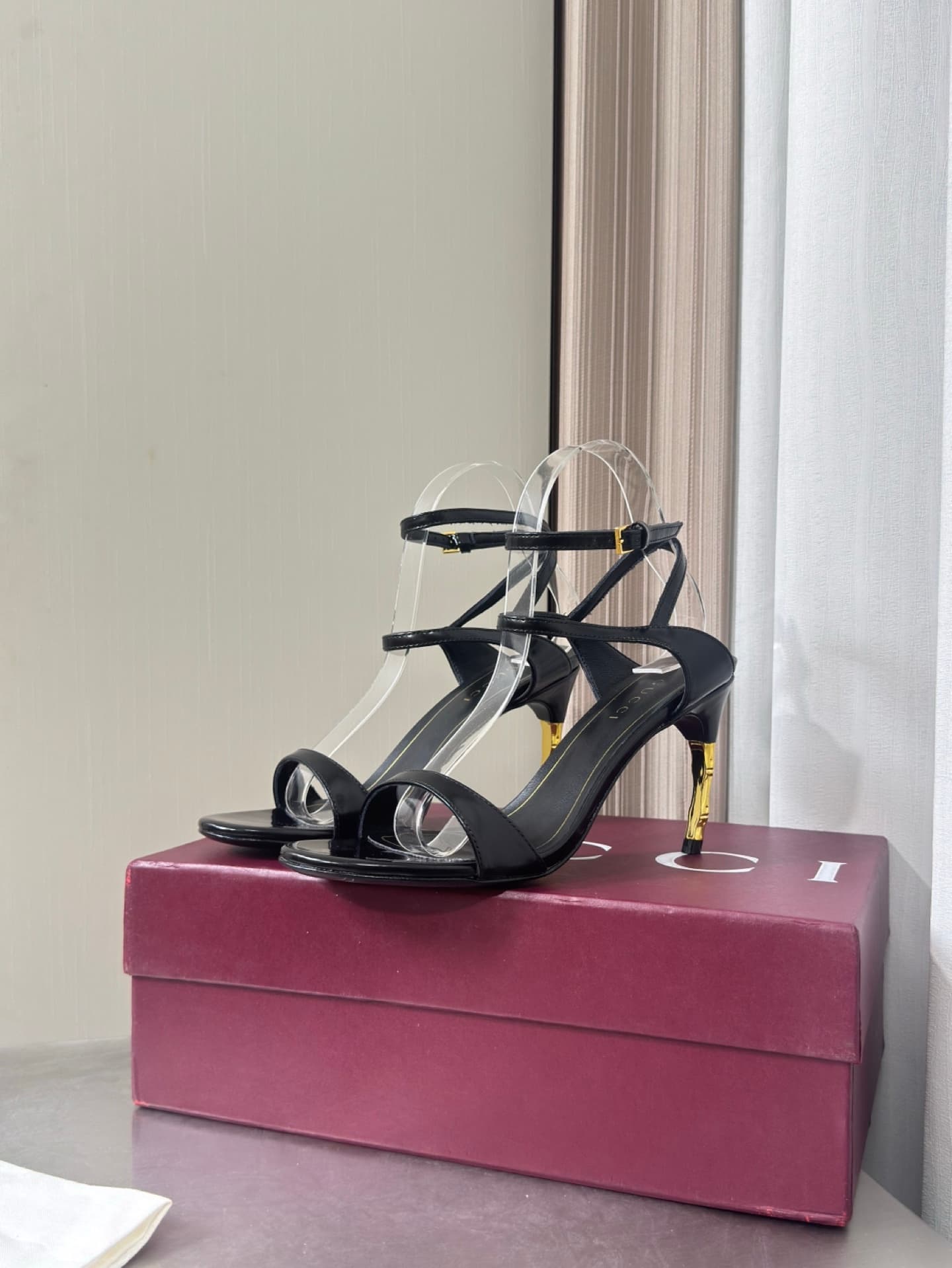 Gucci Patent Leather Strappy Sandal Shoes Women