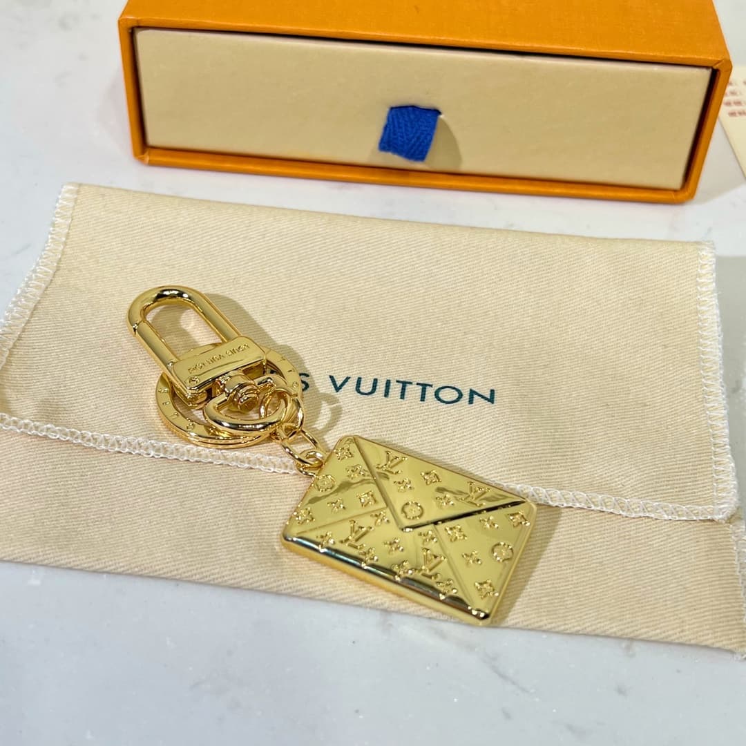 LV Love Note Envelope Key Holder And Bag Charm M67400