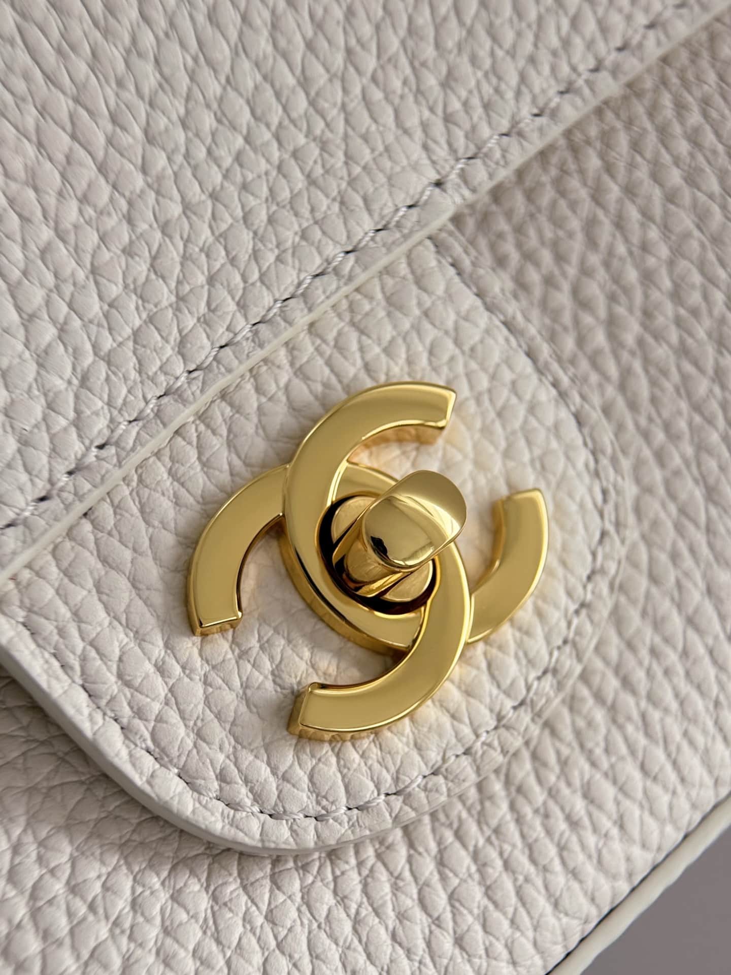 CHANEL Mini flap bag Grained Calfskin&Gold-tone metal White AS6573 A