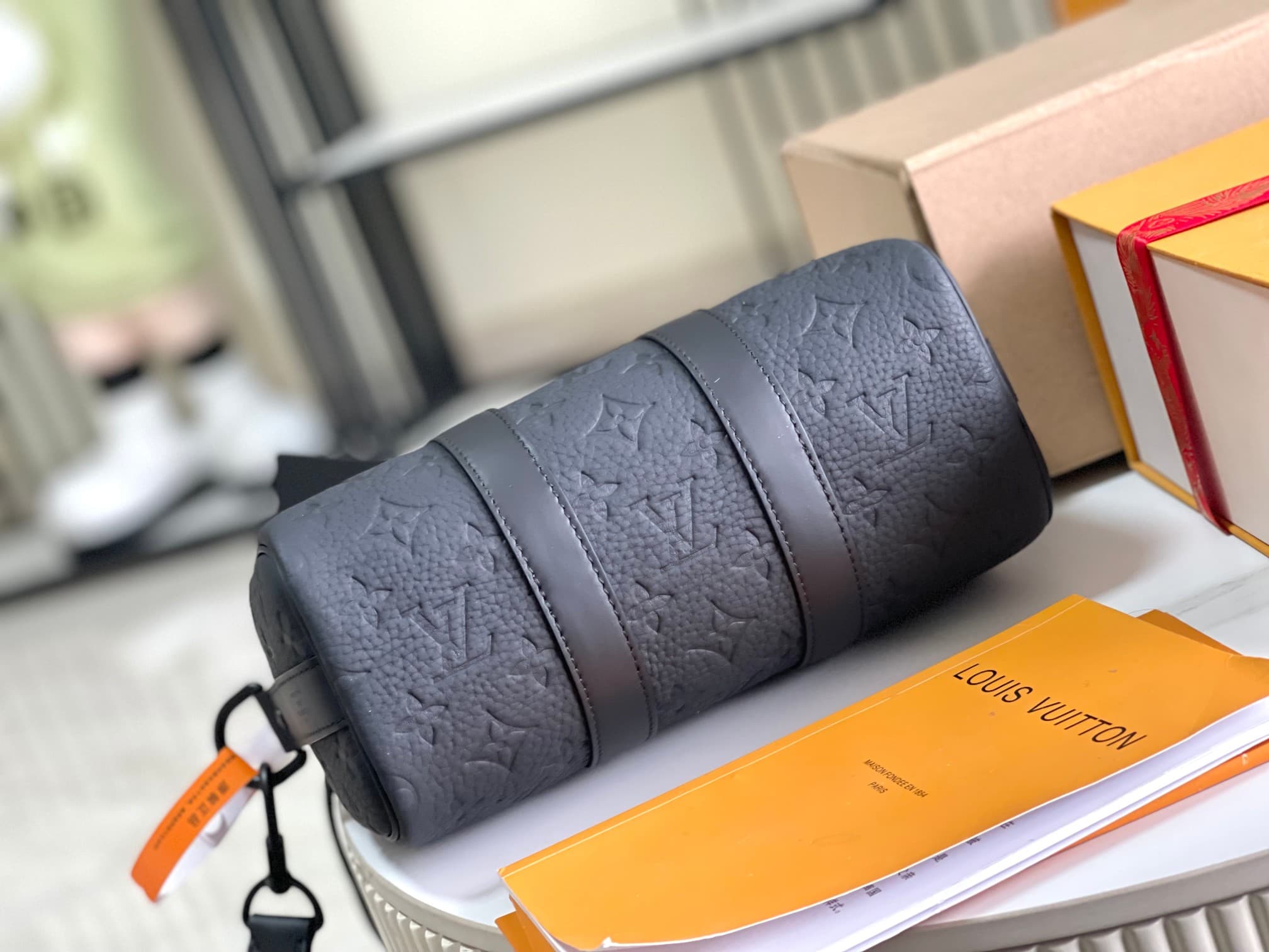 Louis Vuitton Keepall Bandoulière 25 Taurillon Monogram M20900 Top