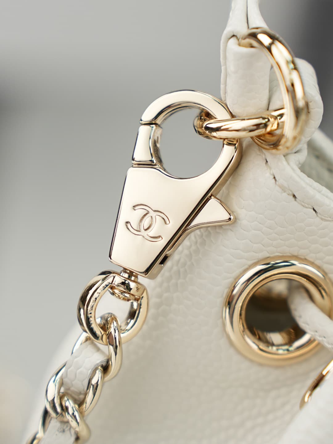 Chanel Business Affinity Bucket Bag Grained Calfskin&Gold-Tone Metal White AS4775 A