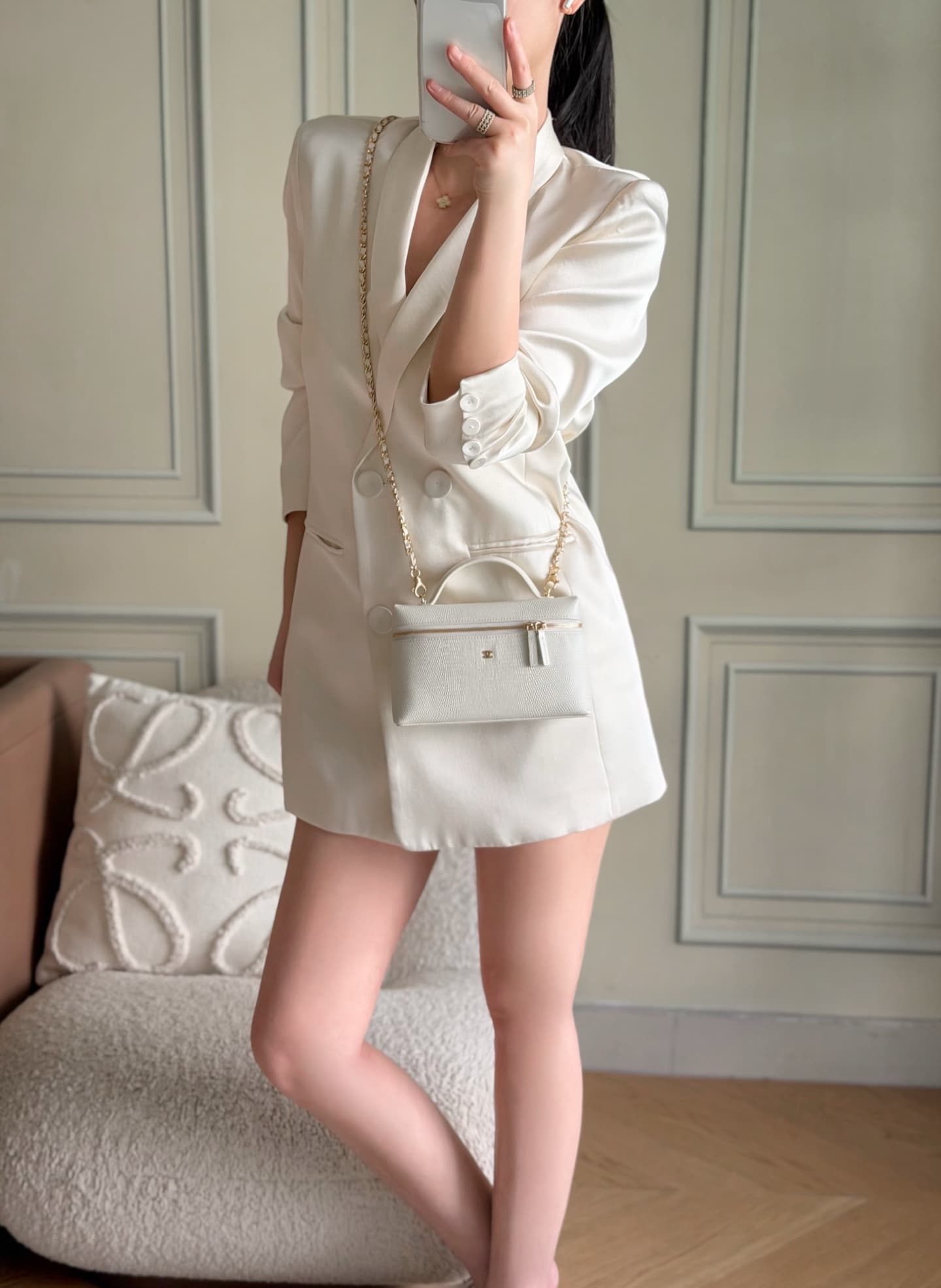 Chanel Small Vanity with chain Lizard Embossed Calfskin & Gold-Tone Metal White AS5346 A
