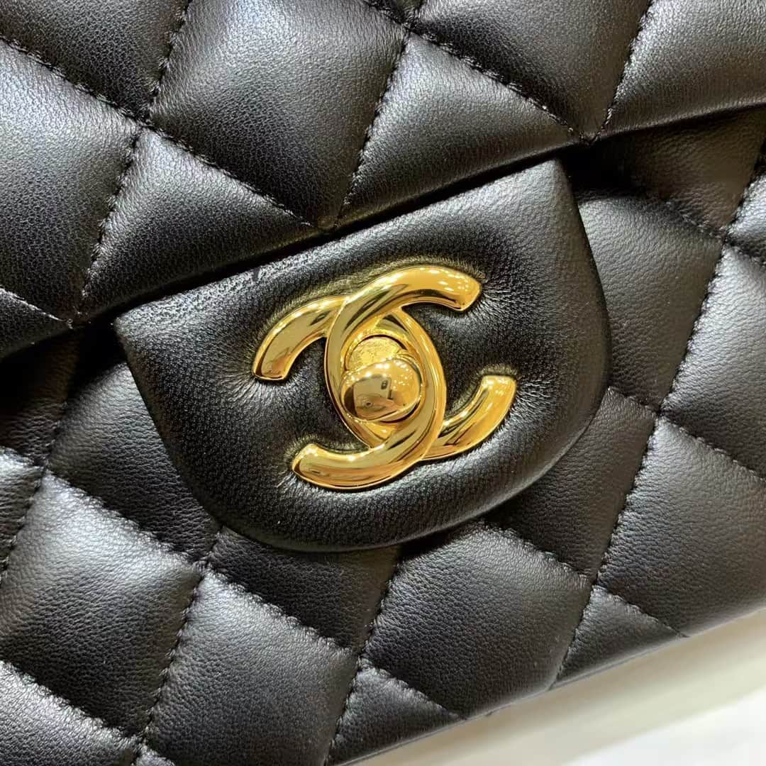 Chanel Medium CLASSIC HANDBAG Lambskin Black Gold Metal TOP