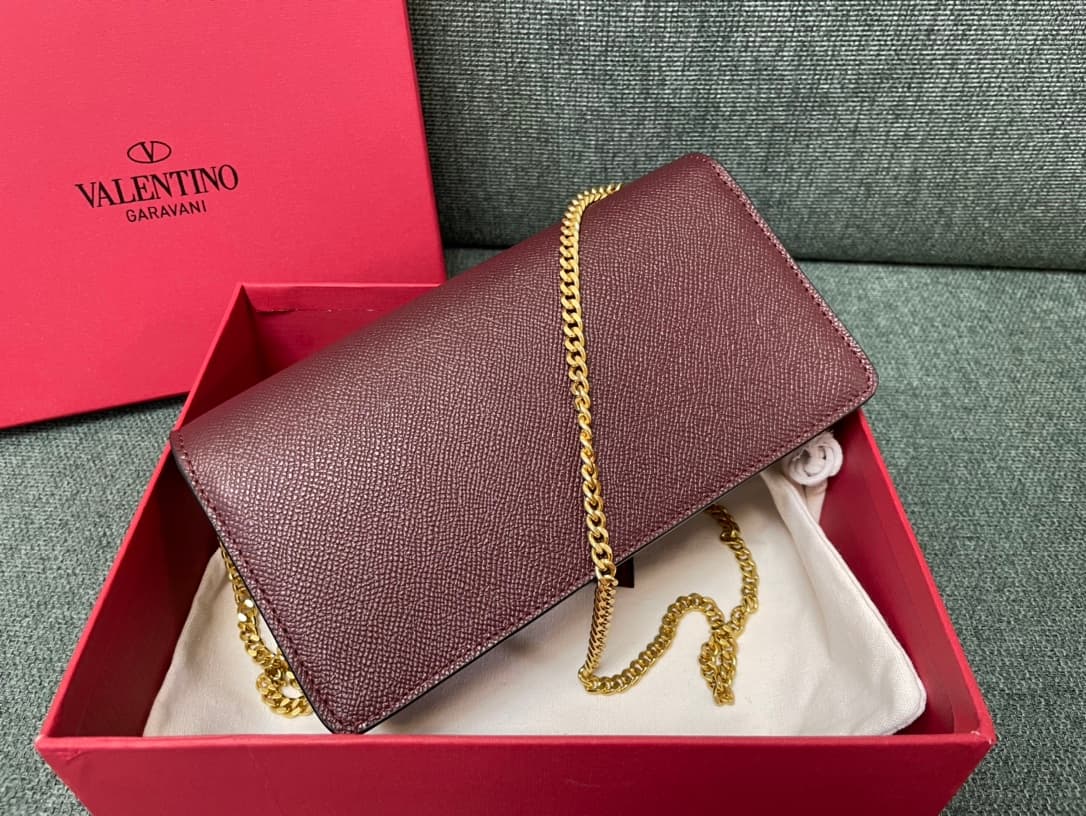 Valentino Garavani VLogo signature wallet on chain bag Grainy Calfskin Claret High