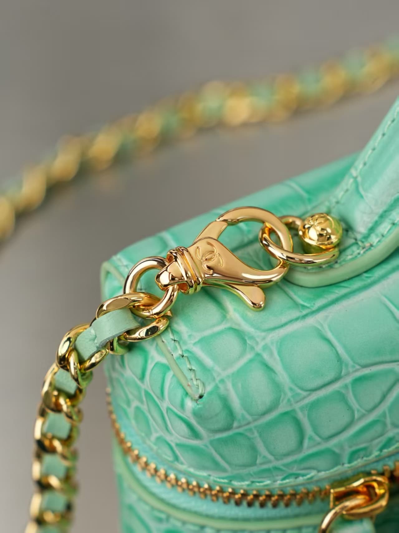 Chanel Small Vanity with chain crocodile-embossed calfskin& Gold-Tone Metal Green AS5346 A
