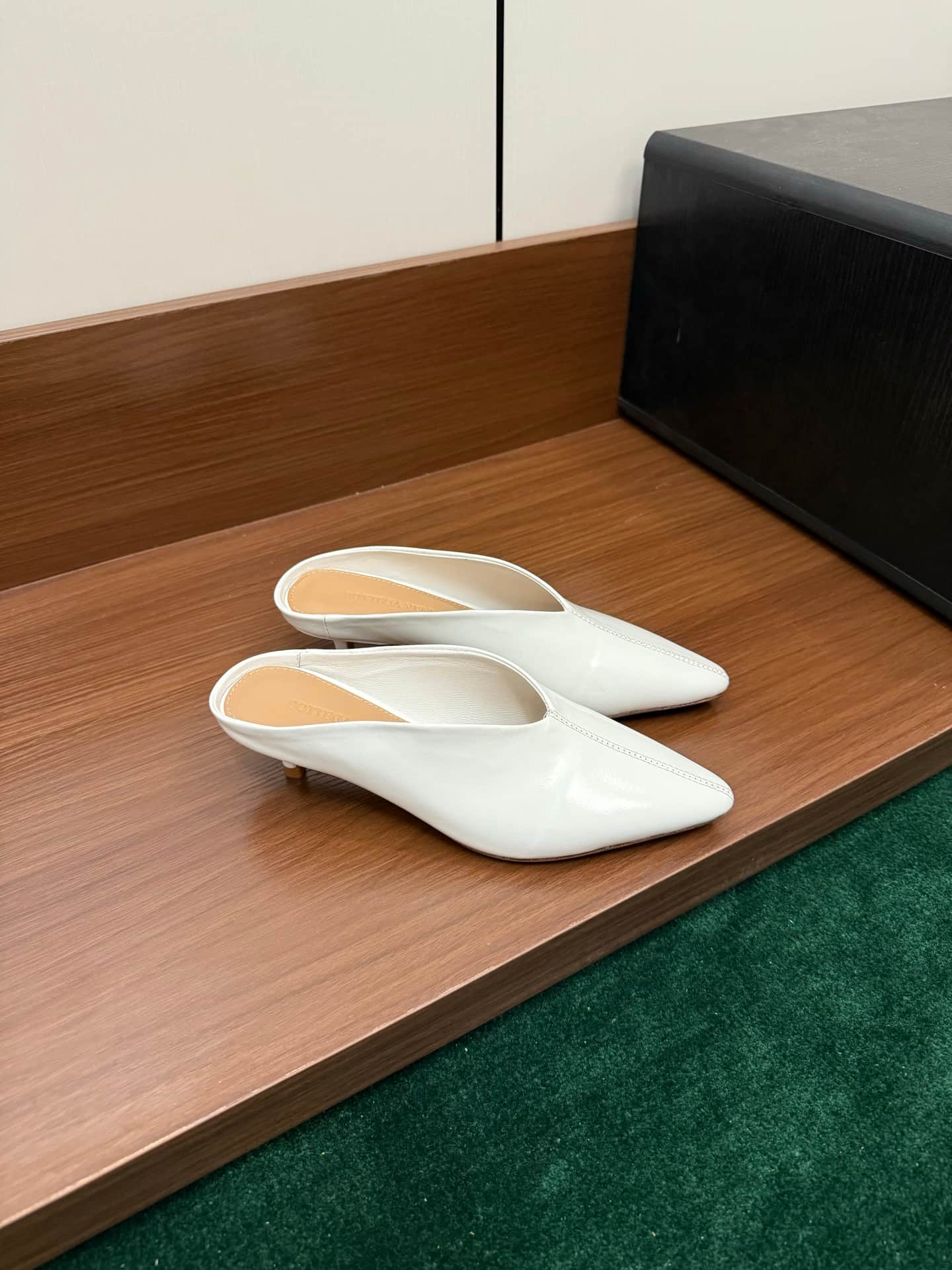 Bottega Veneta Vesta Leather Mules Women