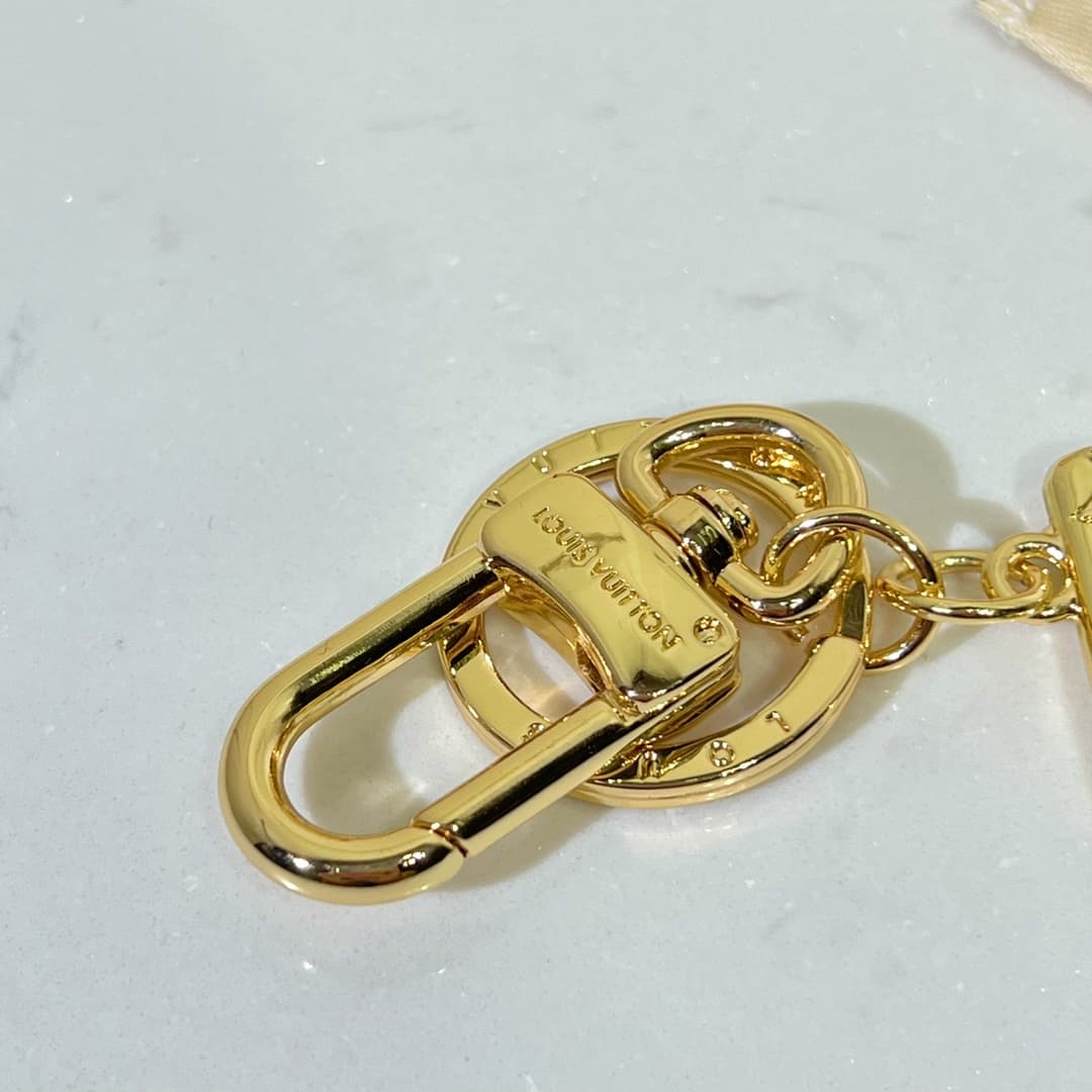 LV Love Note Envelope Key Holder And Bag Charm M67400