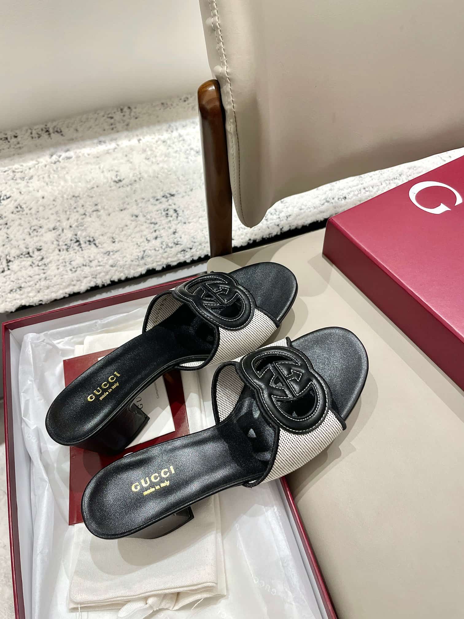 Gucci Women's slide sandal with Interlocking G