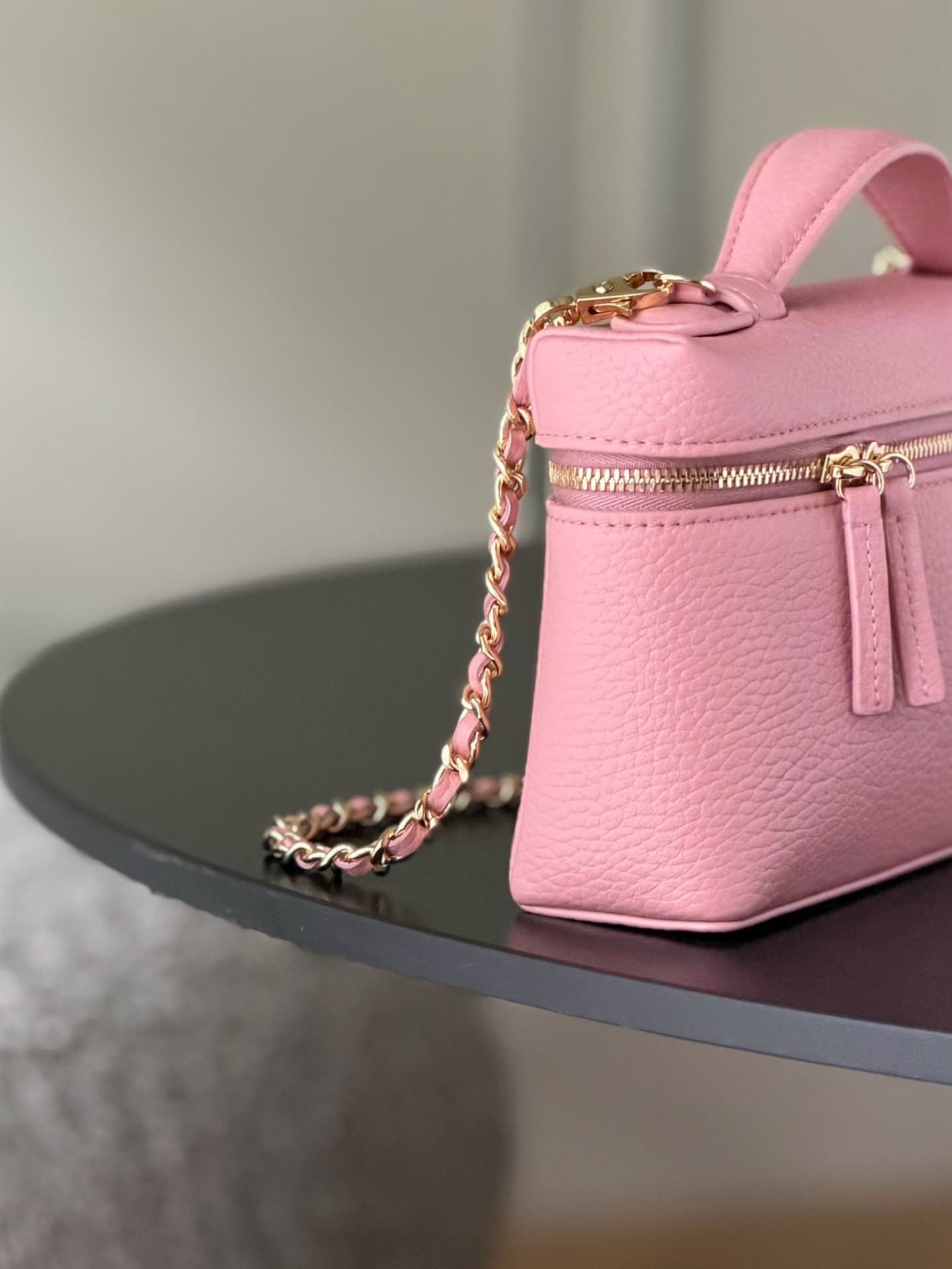 Chanel Small Vanity with chain Grained Calfskin & Gold-Tone Metal Pink AS5346 A