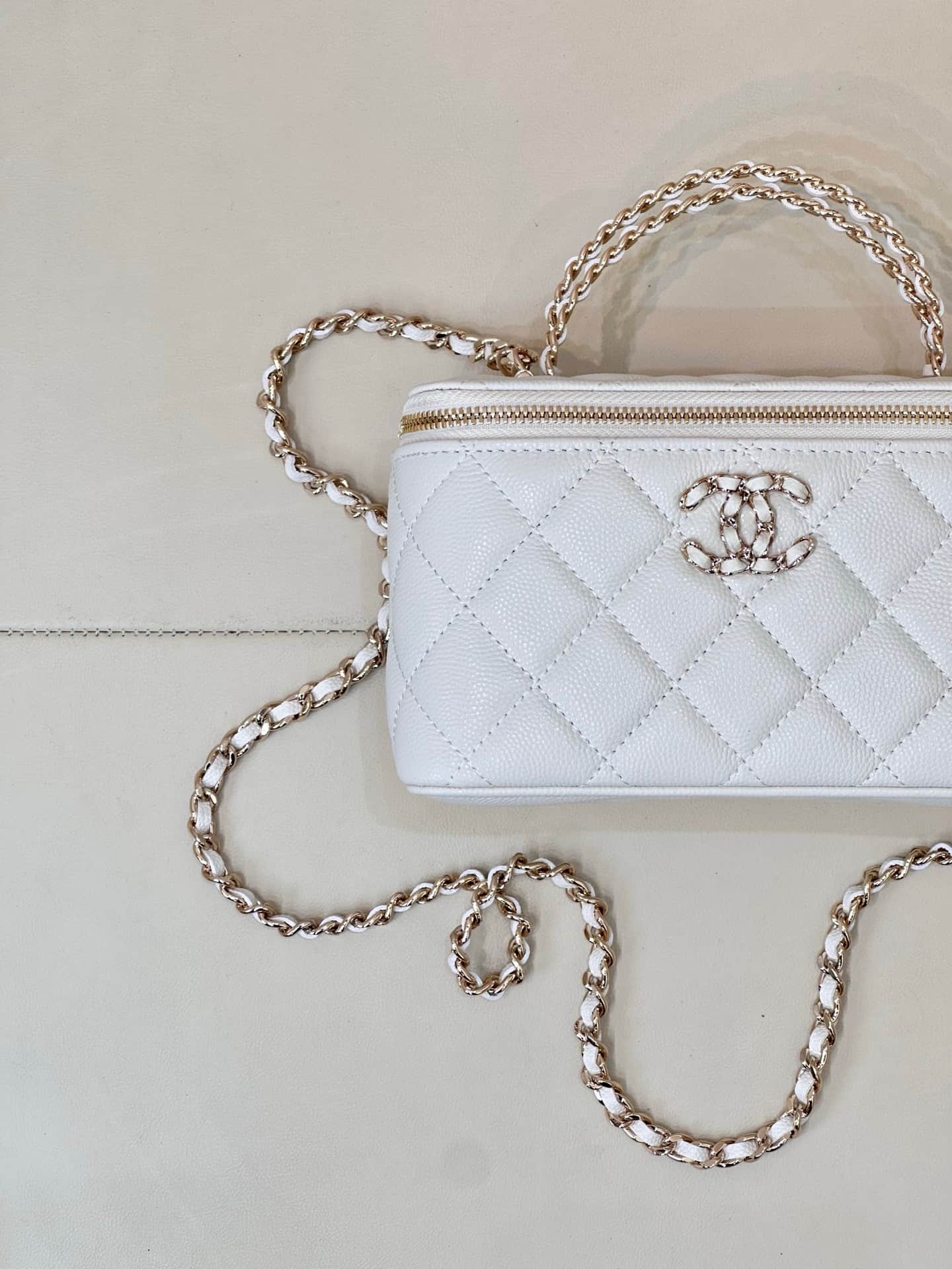 Chanel Classic Top Handle Vanity Case Grained Calfskin& Gold-Tone Metal White AP5182 TOP