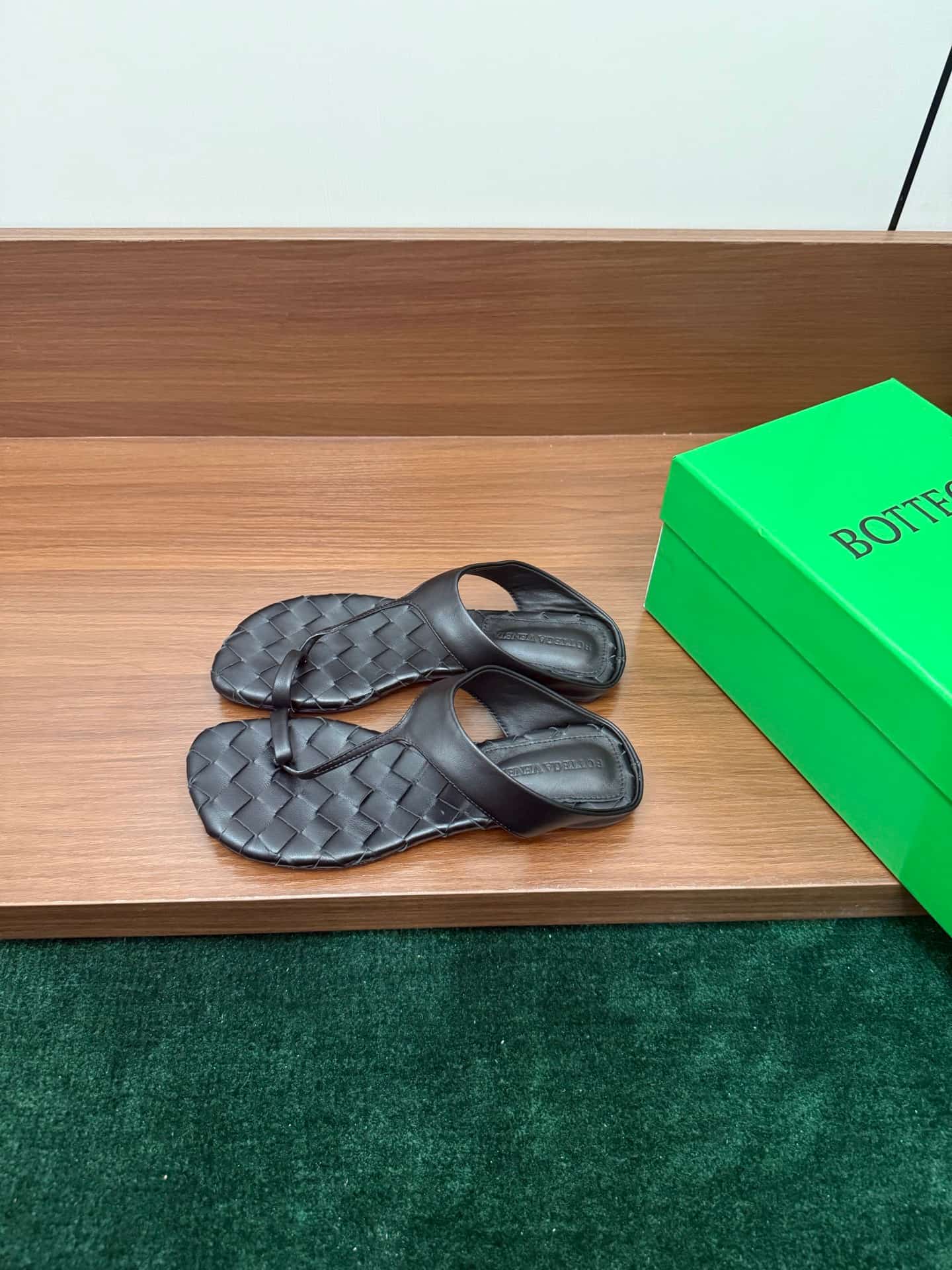 Bottega Veneta Livia Flat Thong Sandal Shoes Women