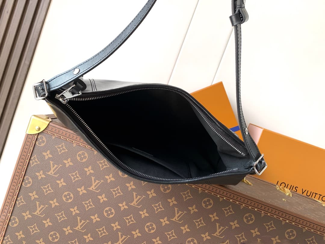 Louis Vuitton CarryAll East West LV Vibe Black M28160 High