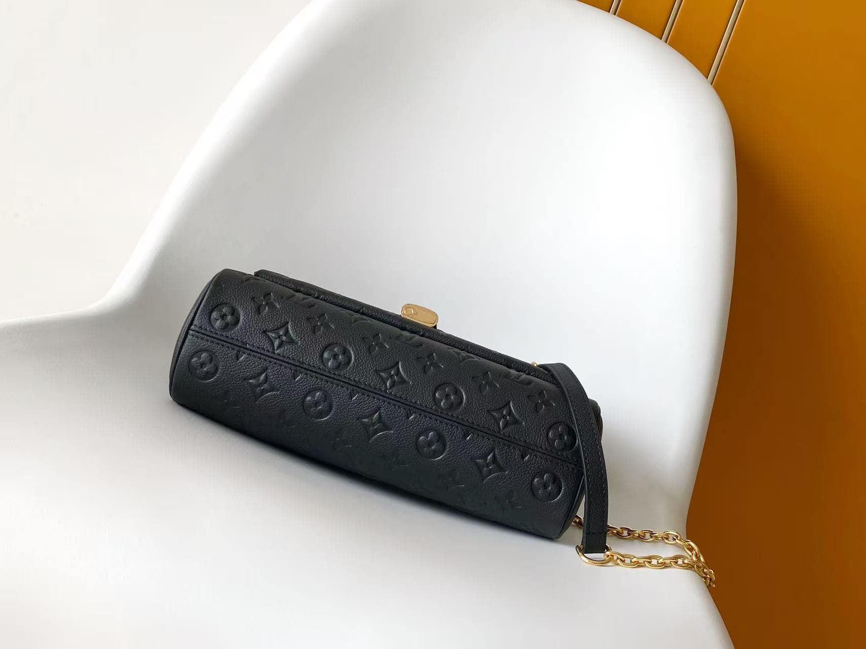 Louis Vuitton Anytime Flap Bag Tourterelle Black leather M14604 High