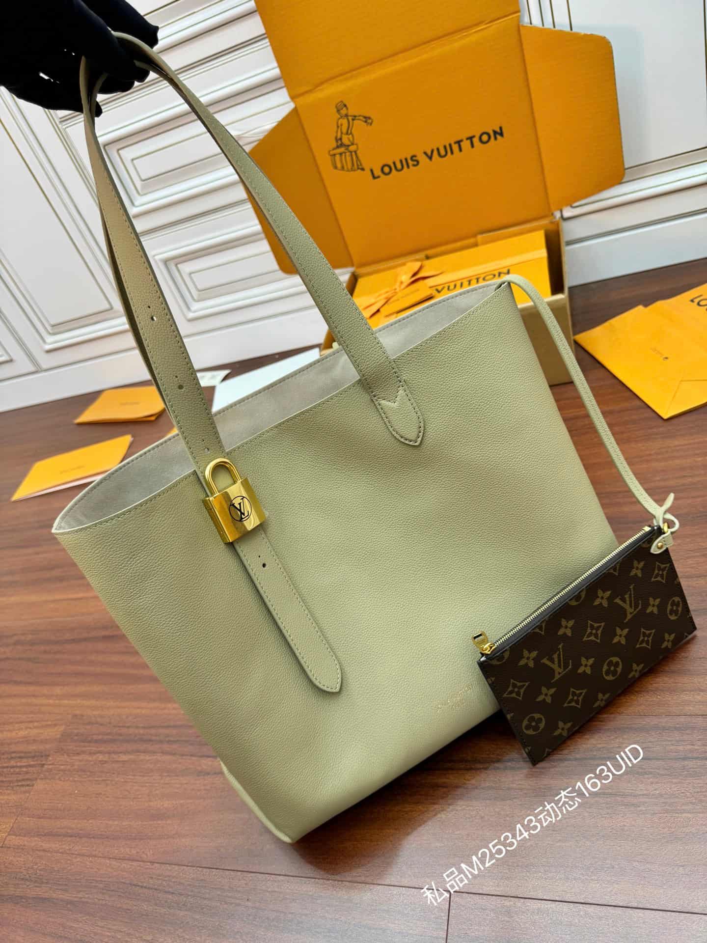 Louis Vuitton Low Key Cabas MM Clay Green Grained calfskin M25343 TOP