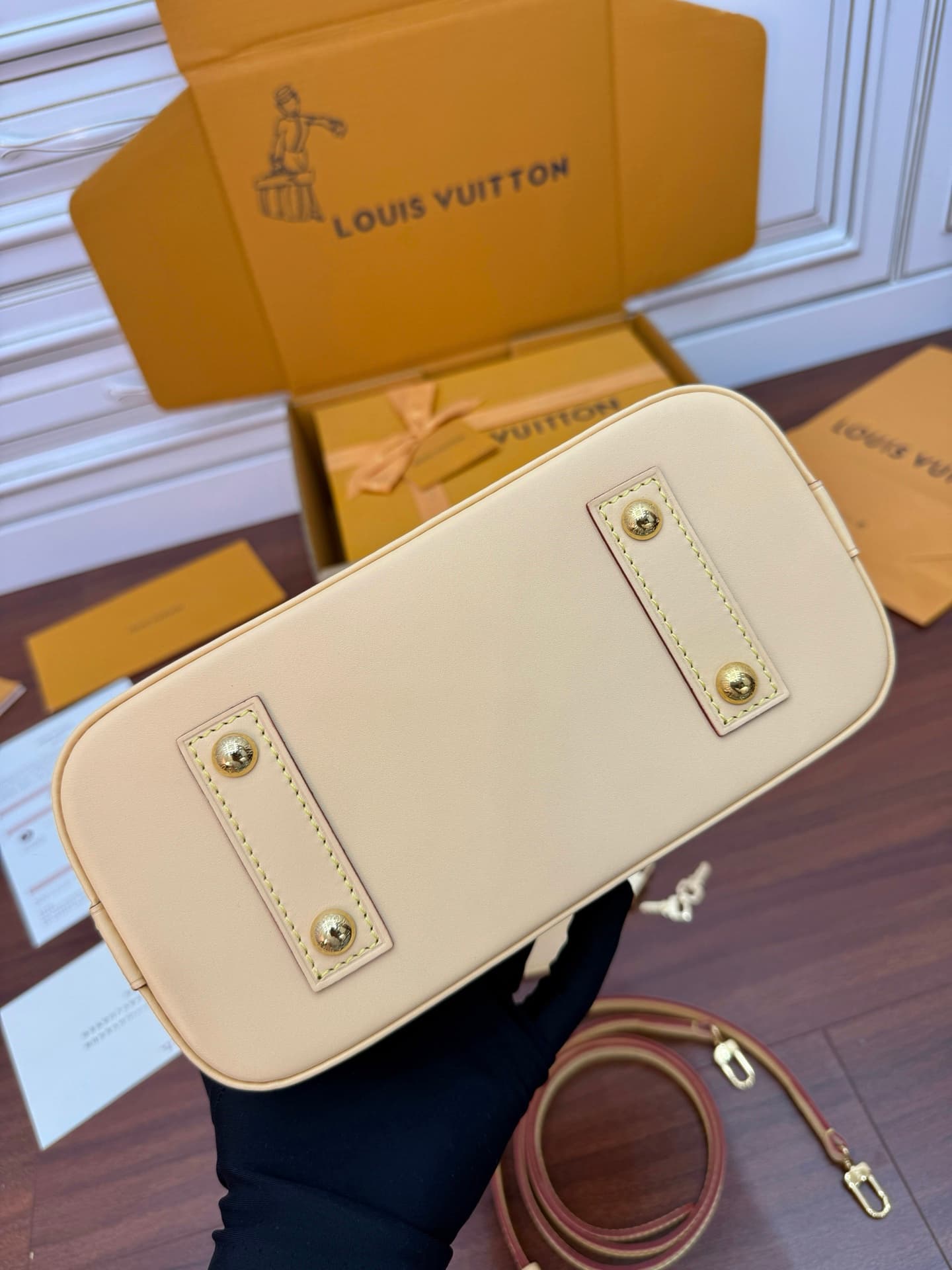 Louis Vuitton Alma BB Monogram coated canvas M46990 TOP
