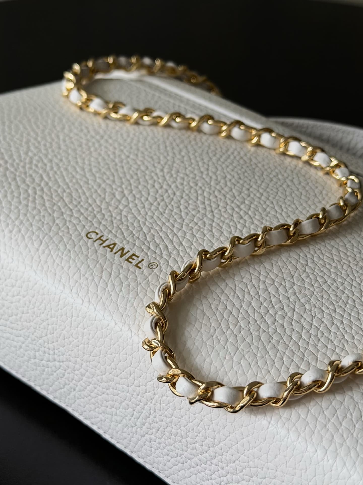 Chanel Large Vanity with chain Grained Calfskin & Gold-Tone Metal White AS5348 A