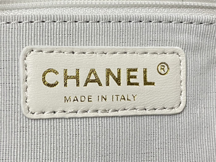 Chanel Large Hobo handbag As4668 Shiny calfskin & gold-tone metal White High