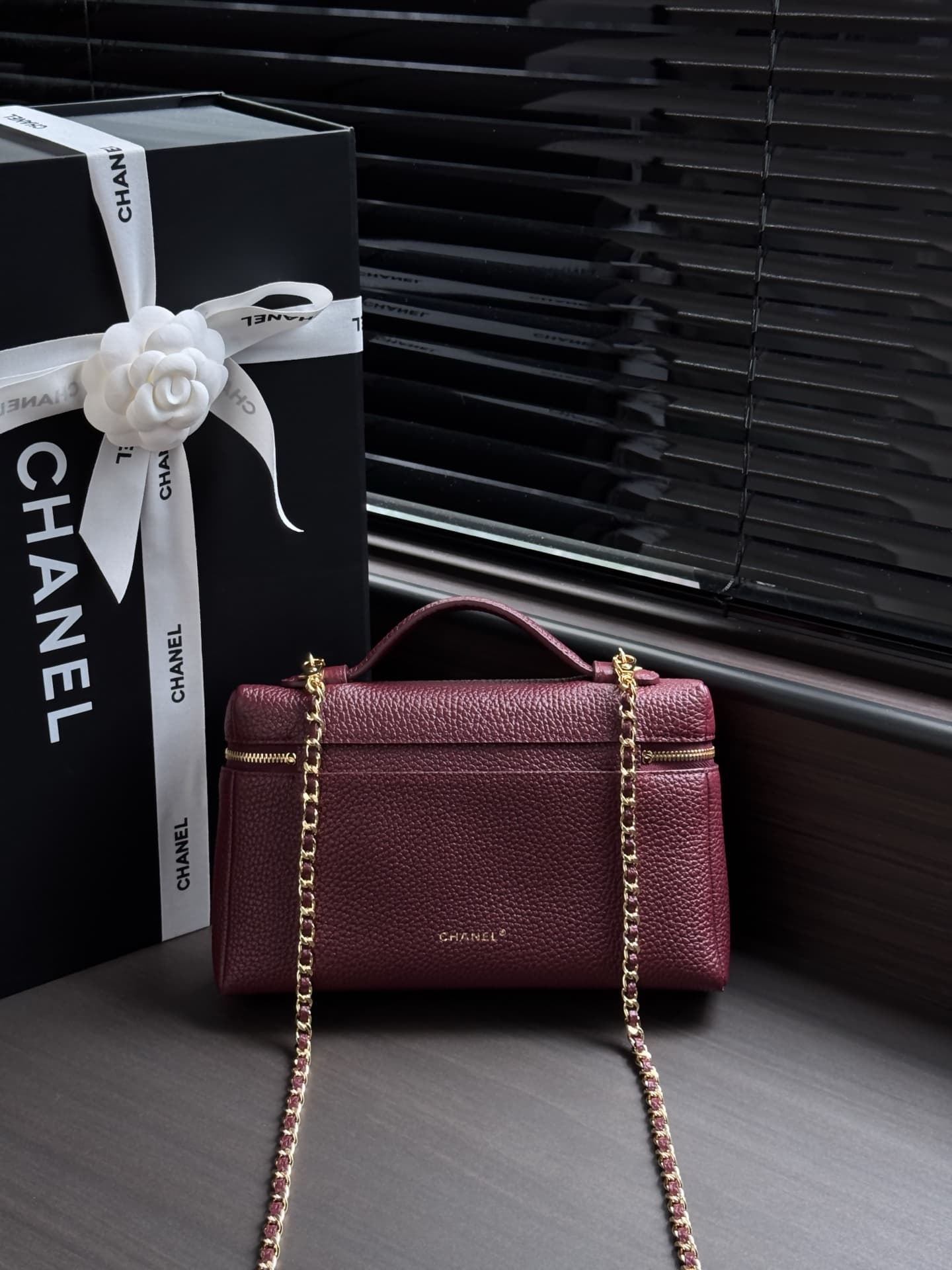 Chanel Large Vanity with chain Grained Calfskin & Gold-Tone Metal Burgundy AS5347 A