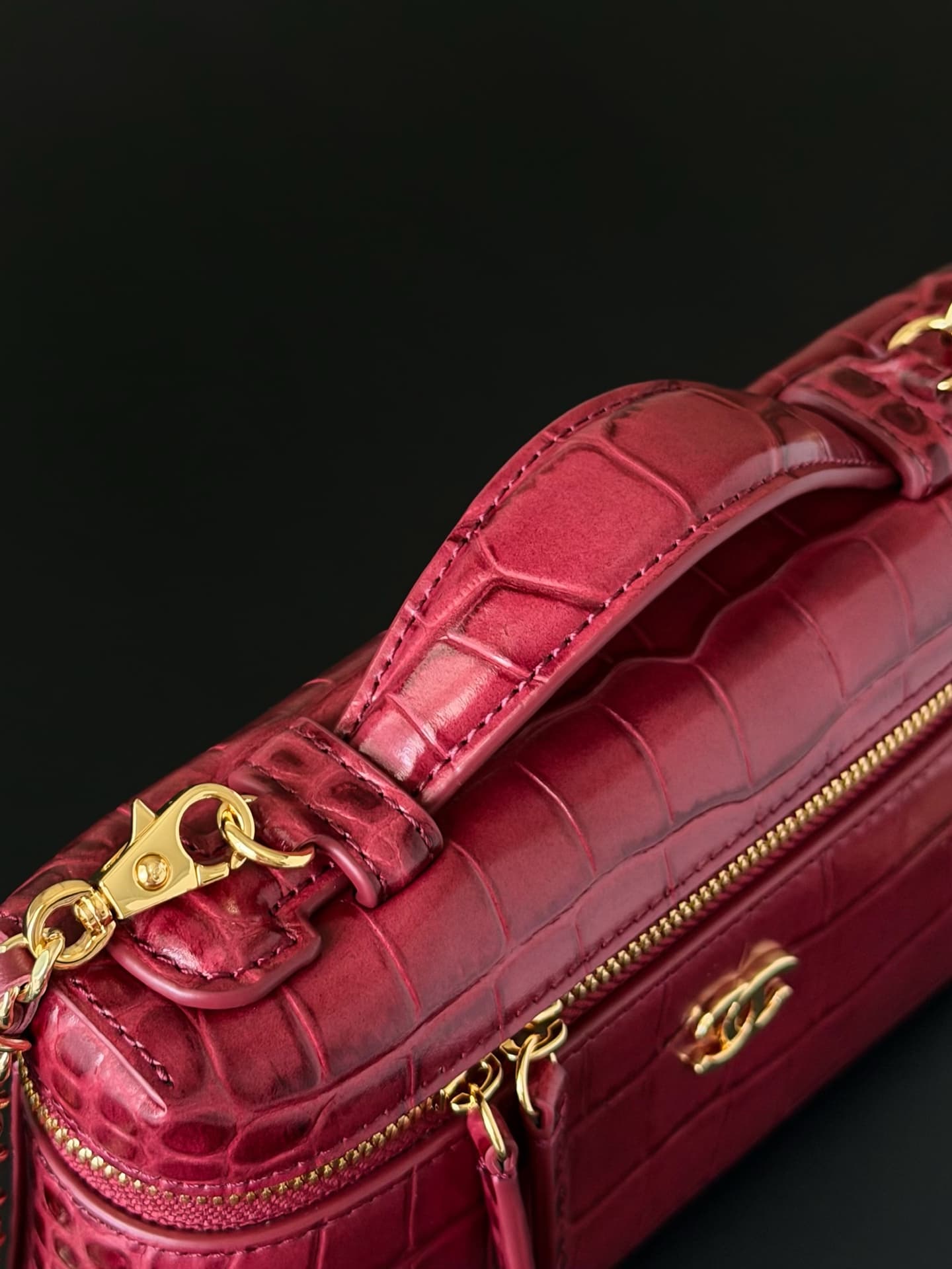 Chanel Small Vanity with chain Crocodile Embossed Calfskin & Gold-Tone Metal Burgundy AS5346 A