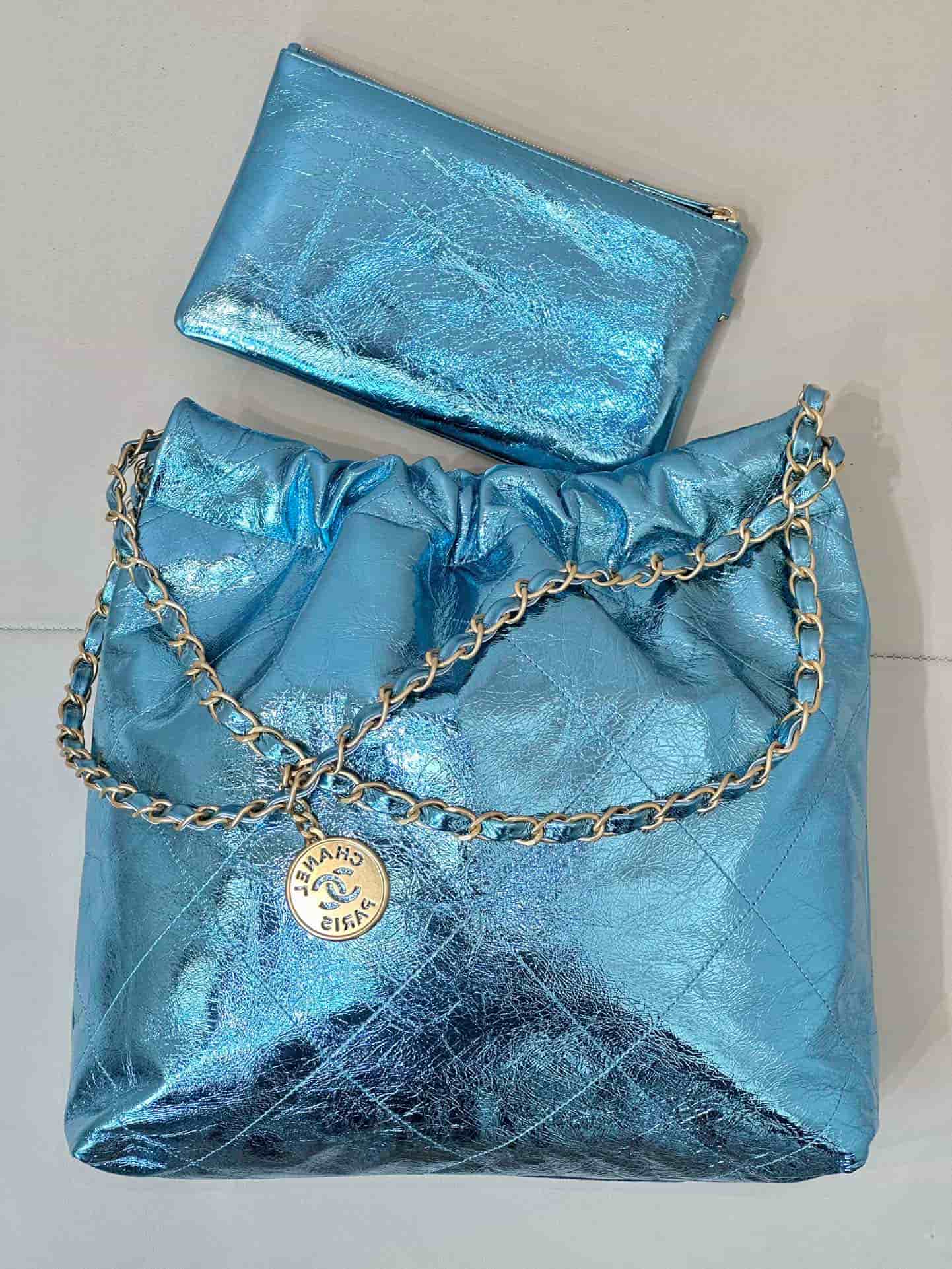 Chanel 22 Small handbag Metallic Calfskin & gold-tone metal AS3260 Blue TOP