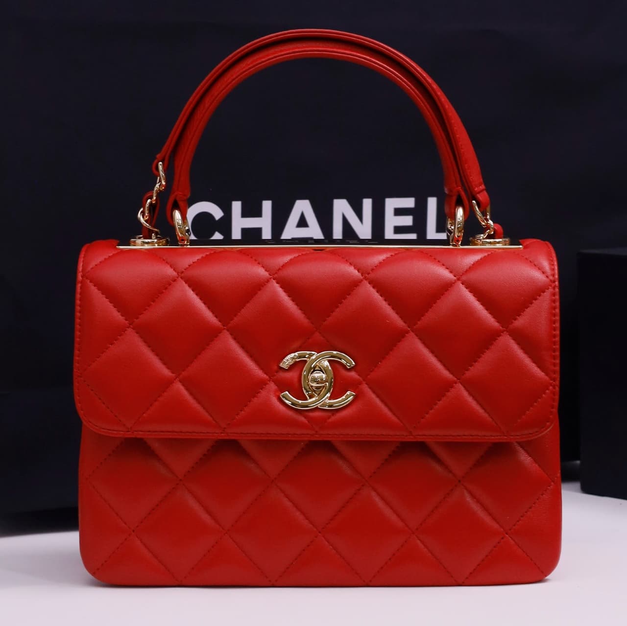 SMALL FLAP BAG WITH TOP HANDLE Lambskin Gold Metal Red A