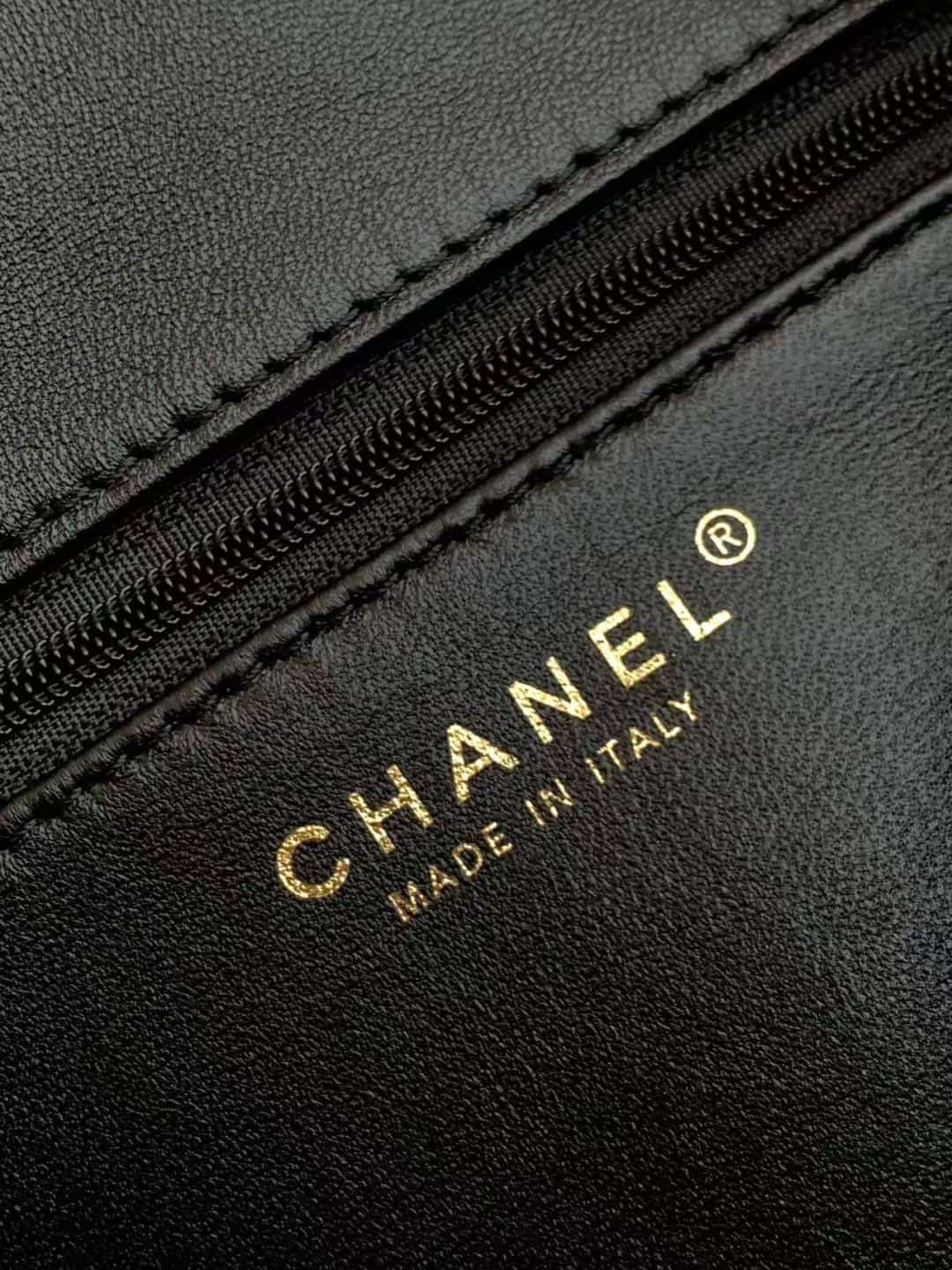 Chanel Small Shearling Flap Bag in Black lambskin with grey shearling & Gold-Tone Metal AS5149 A