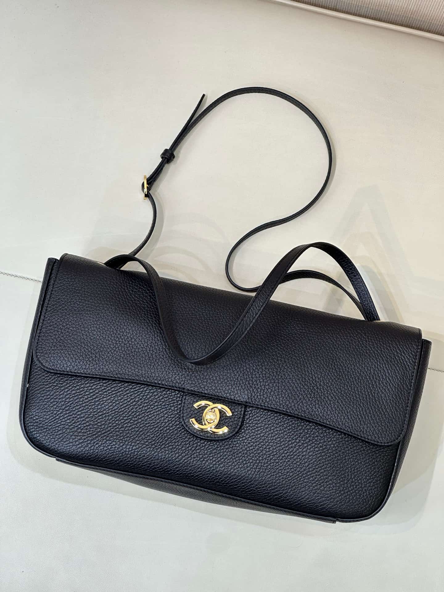 Chanel Maxi Flapbag Grained Calfskin & Gold-Tone Metal Black AS6231 TOP