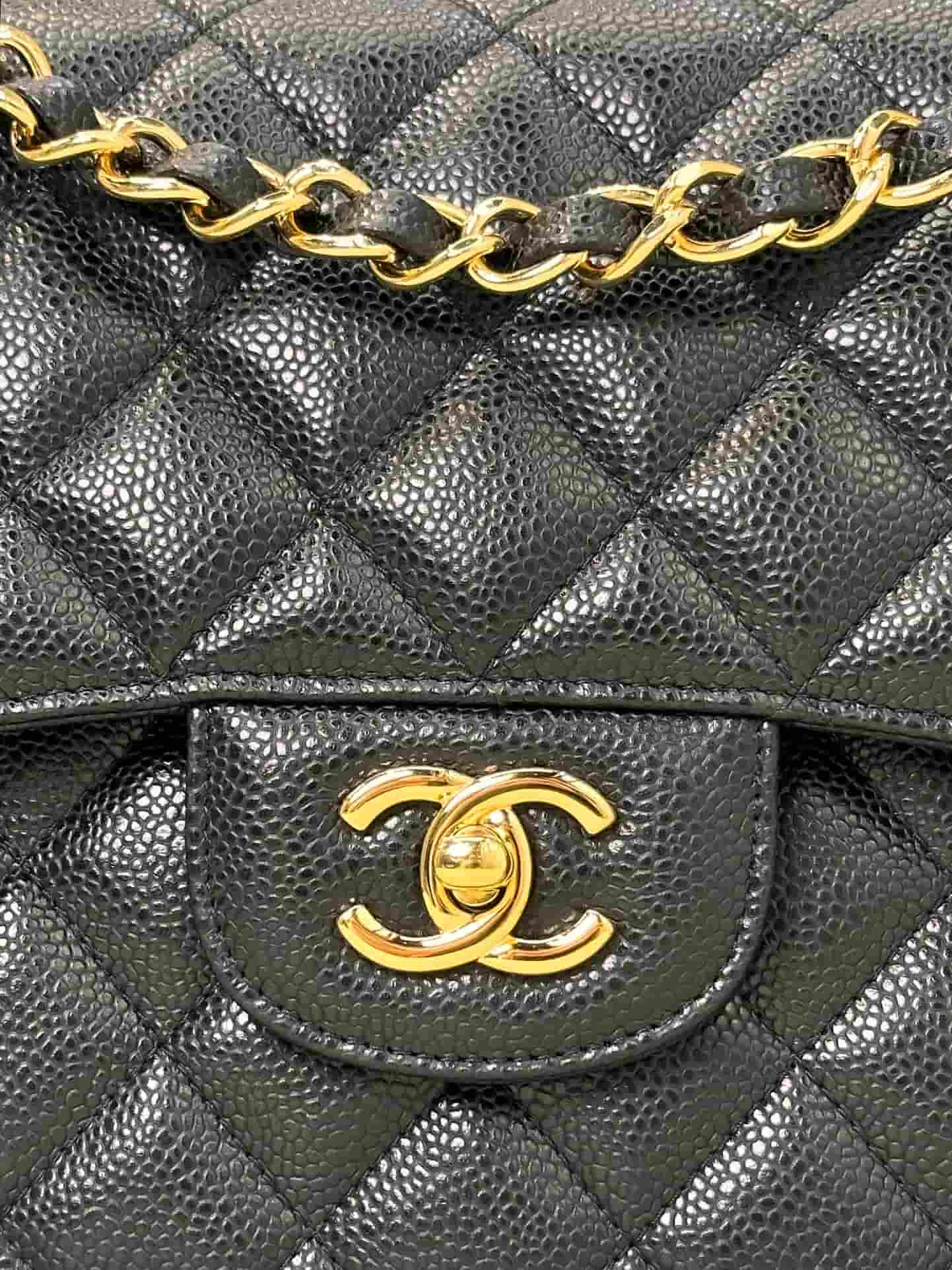 Chanel Large CLASSIC HANDBAG Grained Calfskin Black Gold Metal TOP