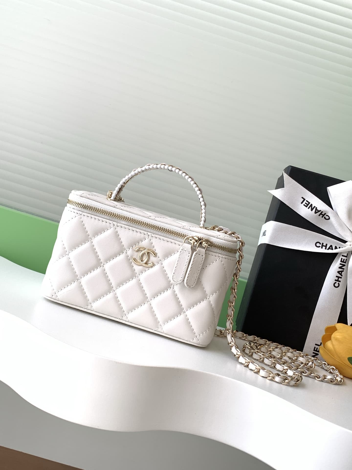 Chanel LONG VANITY WITH CHAIN Lambskin, Imitation Pearls & Gold-Tone Metal AP4452 White A