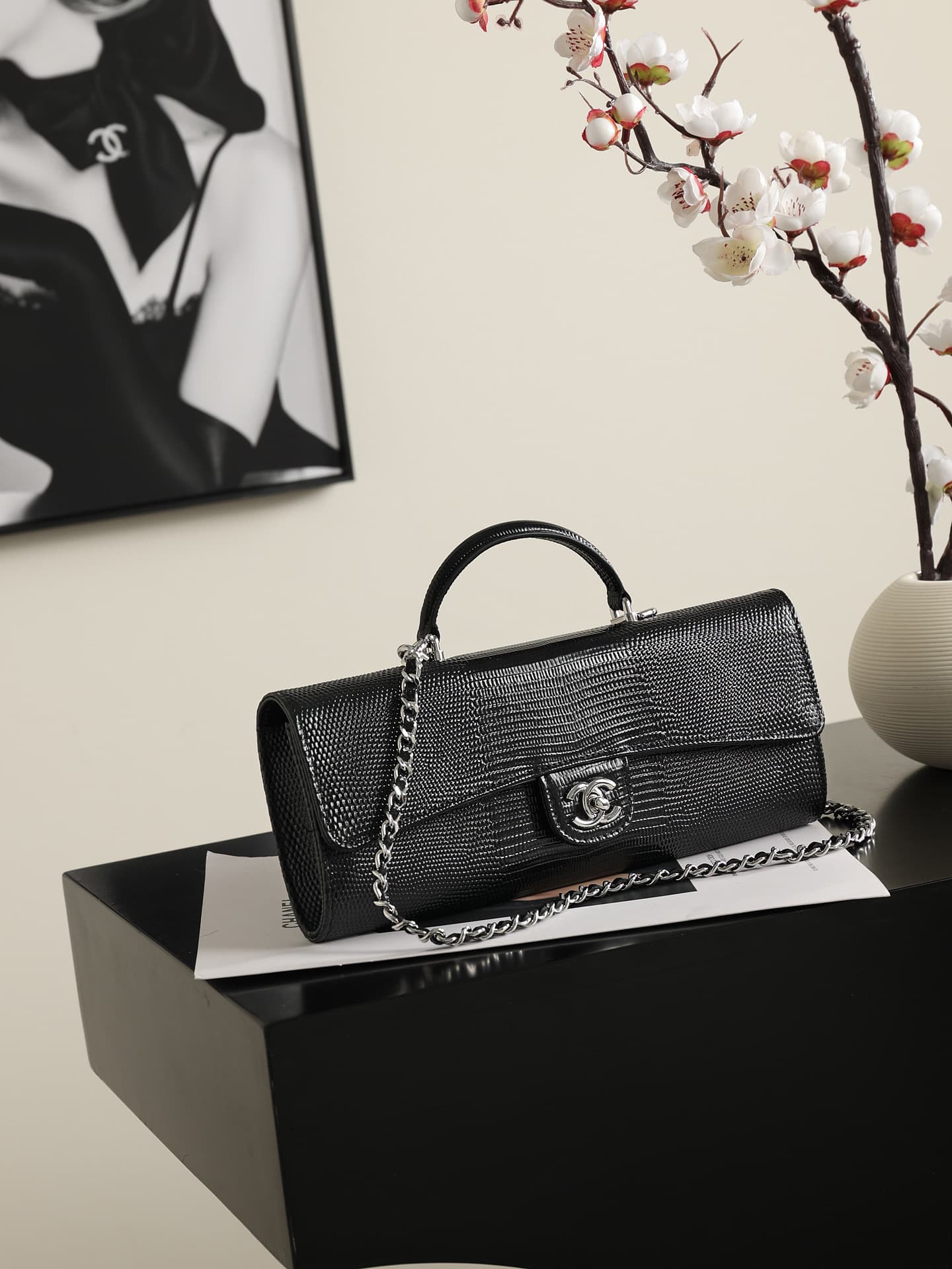 Chanel Clutch with chain Lizard Embossed Calfskin & Silver-Tone Metal Black AP5280 A