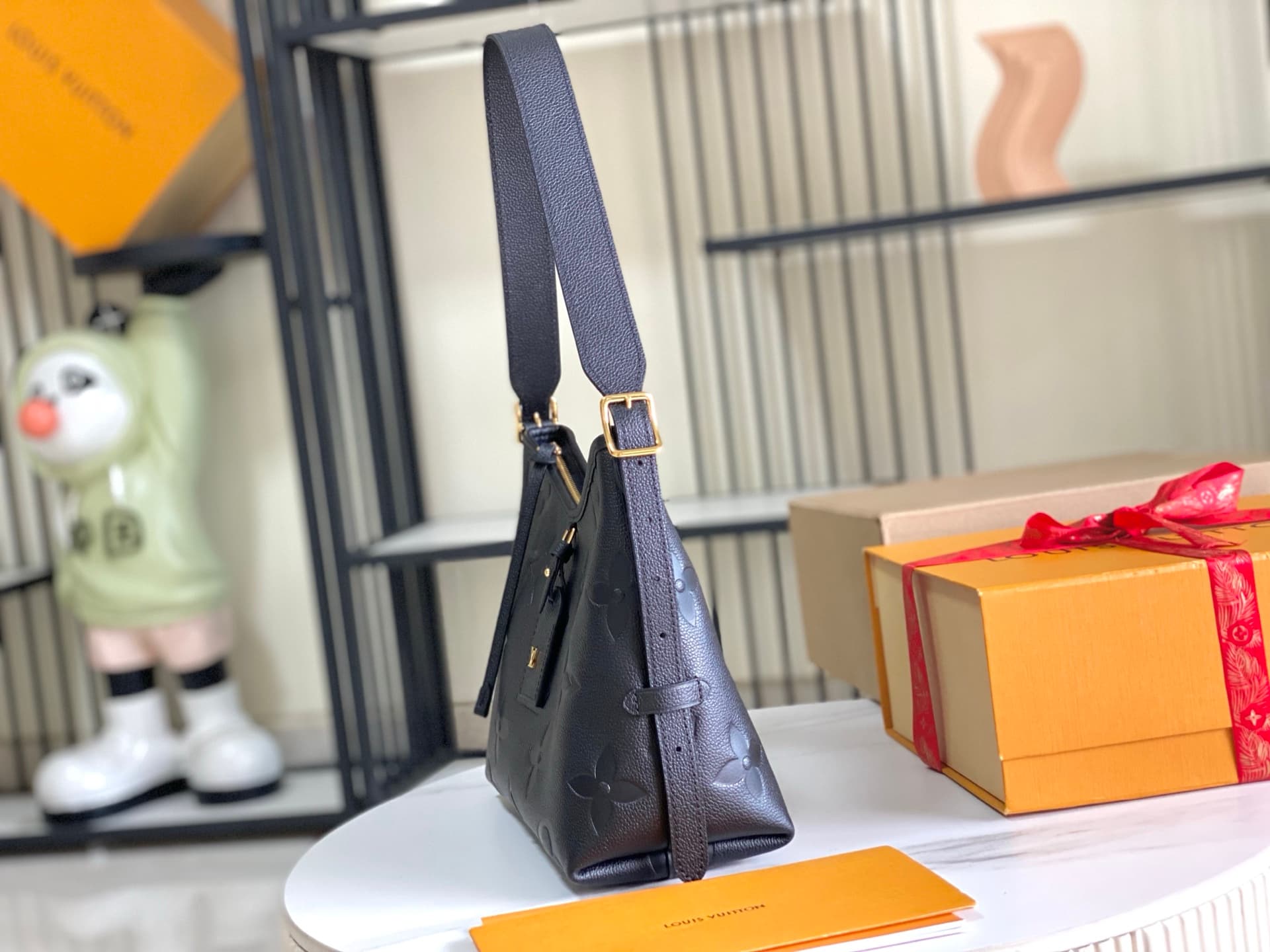 Louis Vuitton CARRYALL PM Black Embossed supple grained cowhide leather M46288 TOP