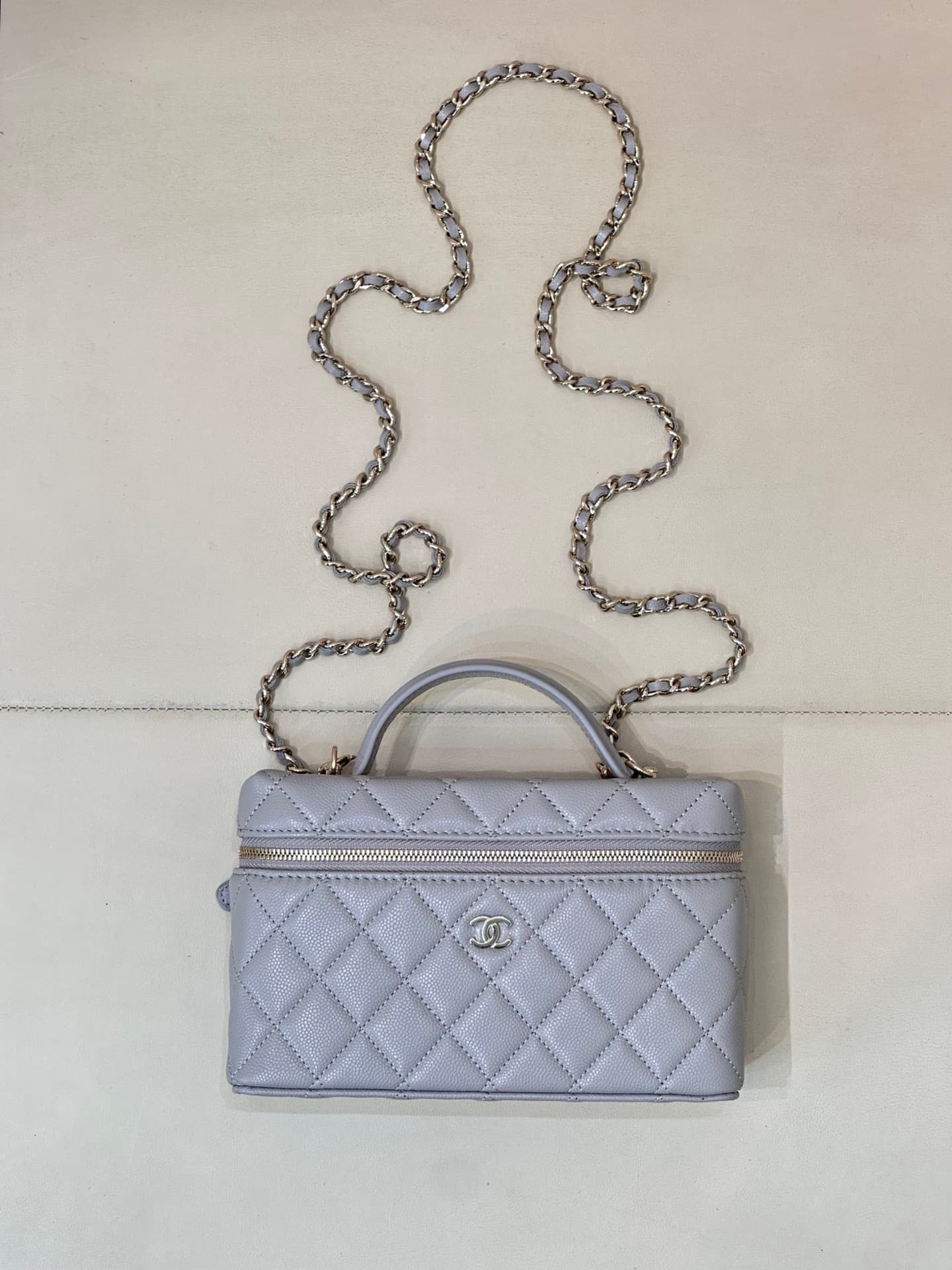 Chanel Classic Vanity with Chain Grained Calfskin & Gold-Tone Metal Grey AP4385 TOP