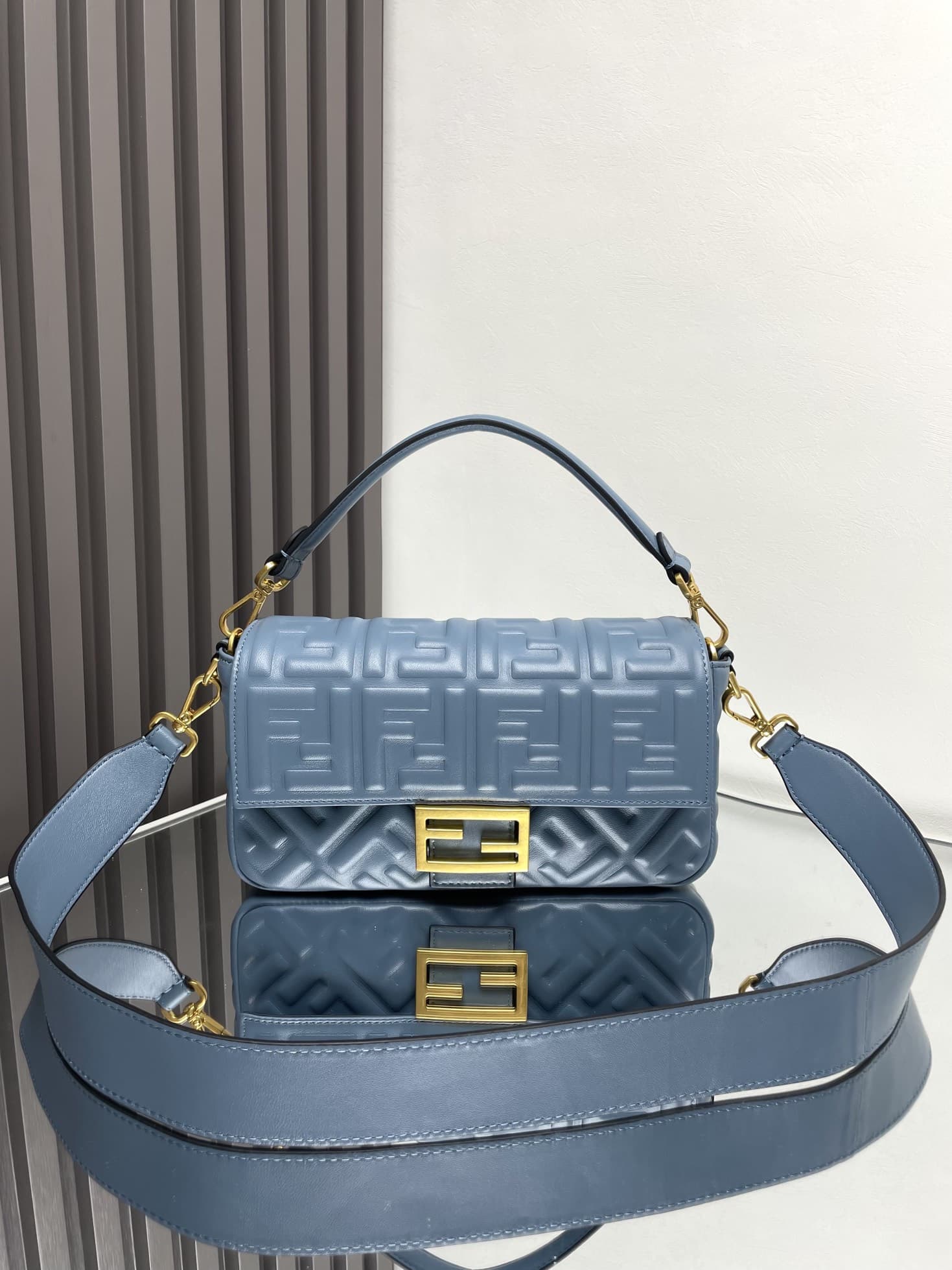 BAGUETTE leather bag Blue High
