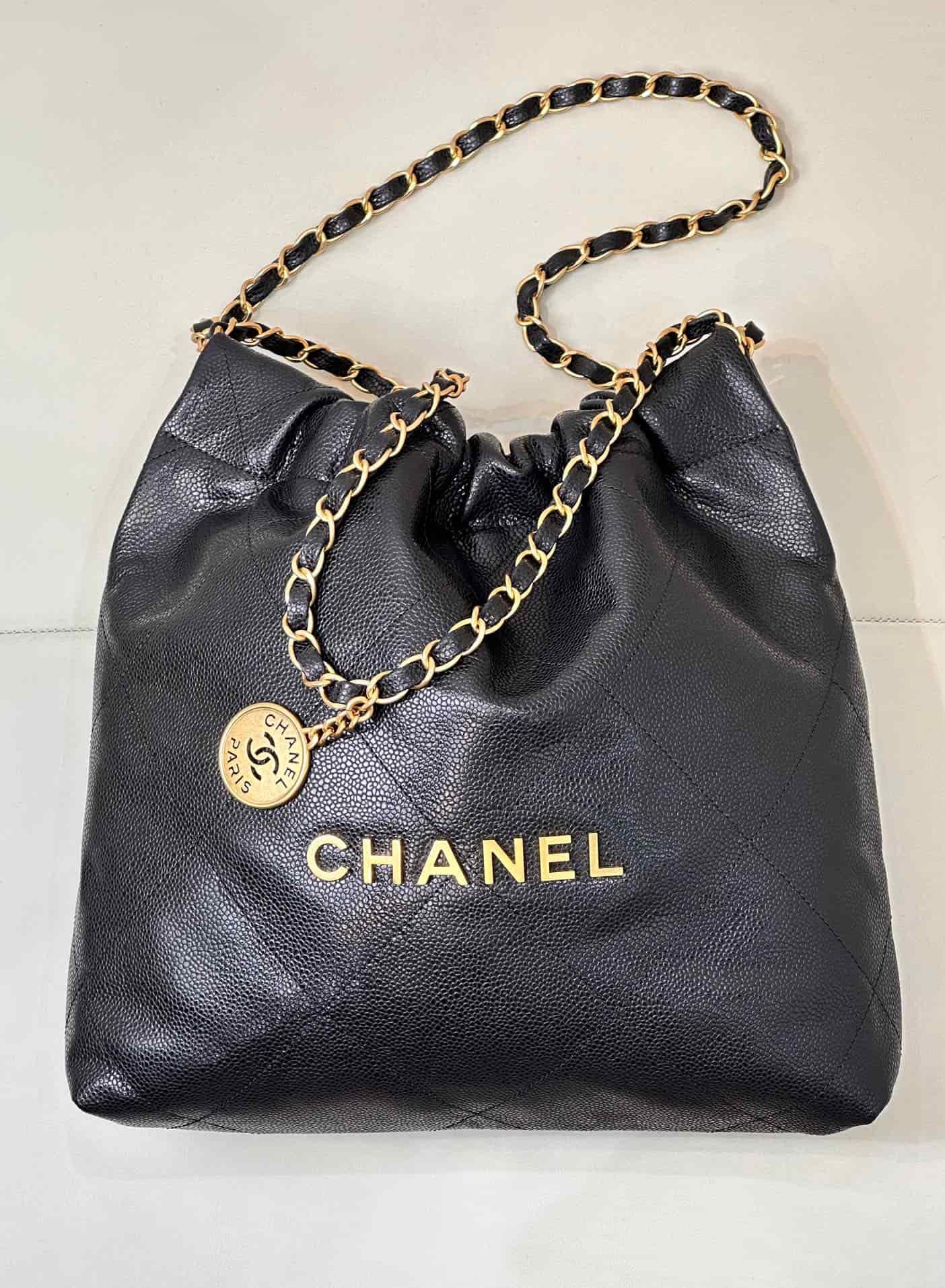 Chanel 22 Small handbag Shiny calfskin & gold-tone metal AS3260 Black TOP