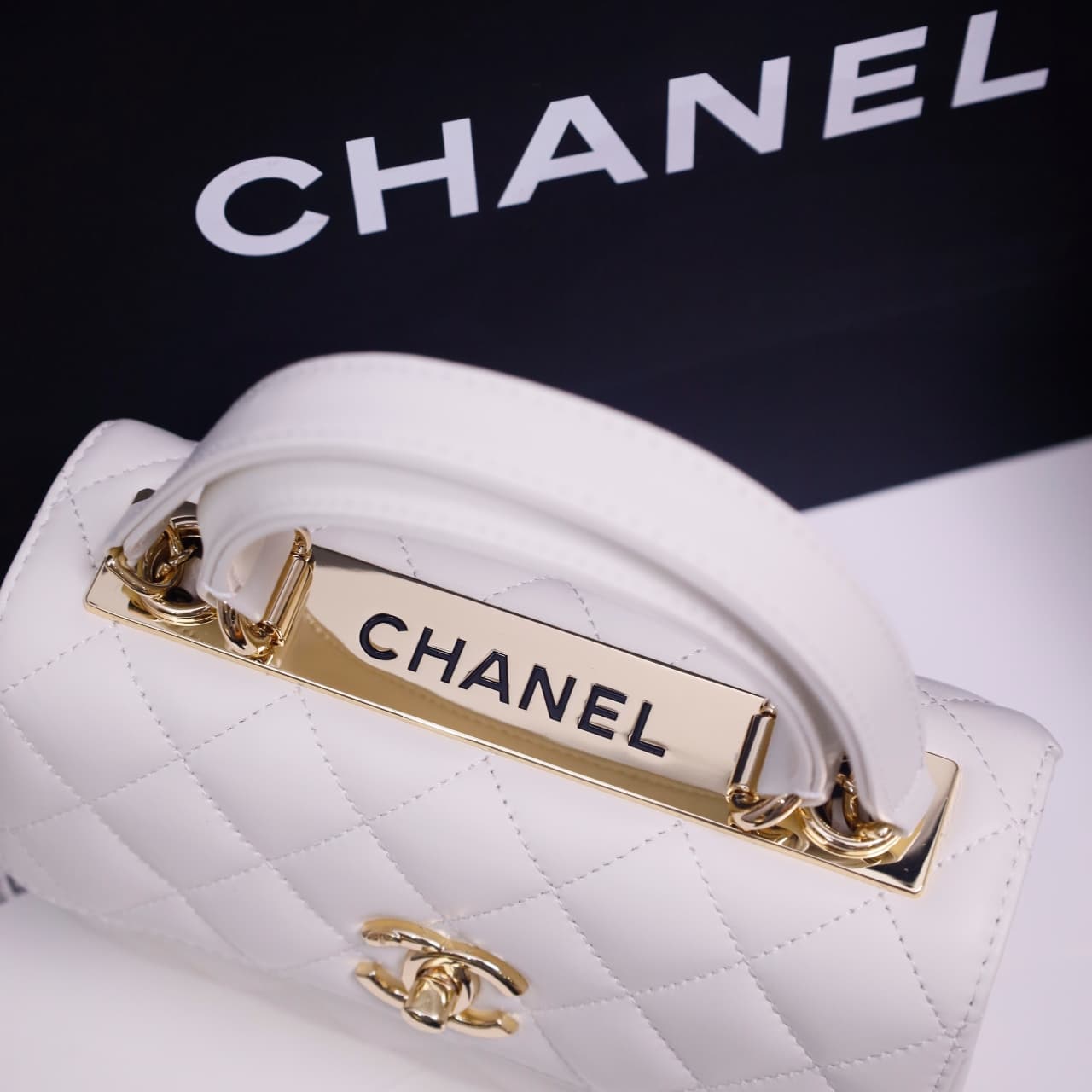 Chanel MINI FLAP BAG WITH TOP HANDLE AS4654 Lambskin &Gold-Tone Metal White A