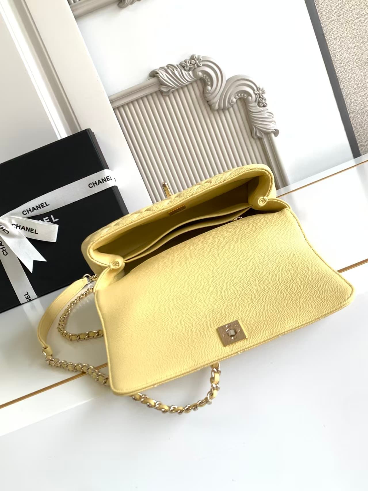 SMALL FLAP BAG WITH TOP HANDLE Grained Calfskin Yellow-binding Gold Metal High