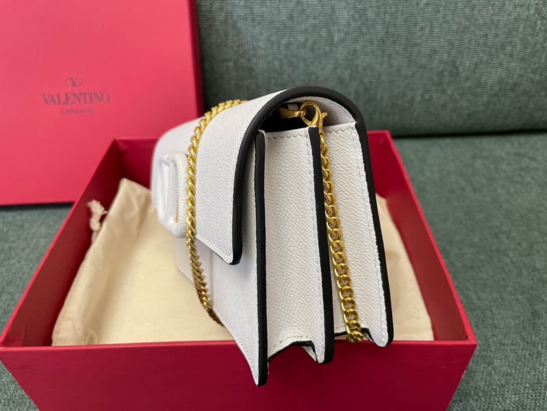Valentino Garavani VLogo signature wallet on chain bag Grainy Calfskin Whtie High