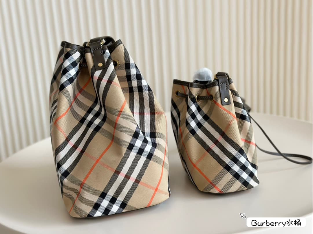 Burberry Check Bucket Bag Beige/Lichen