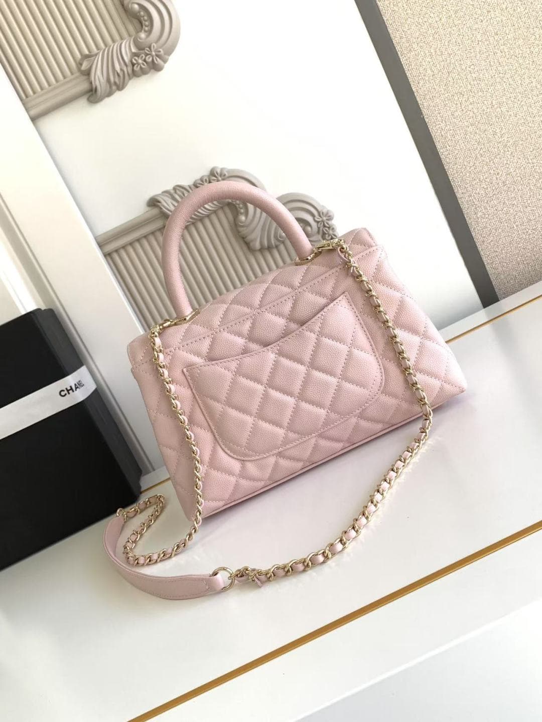 FLAP BAG WITH TOP HANDLE Grained Calfskin & Gold-Tone Metal A92990 Light-Pink Binding A