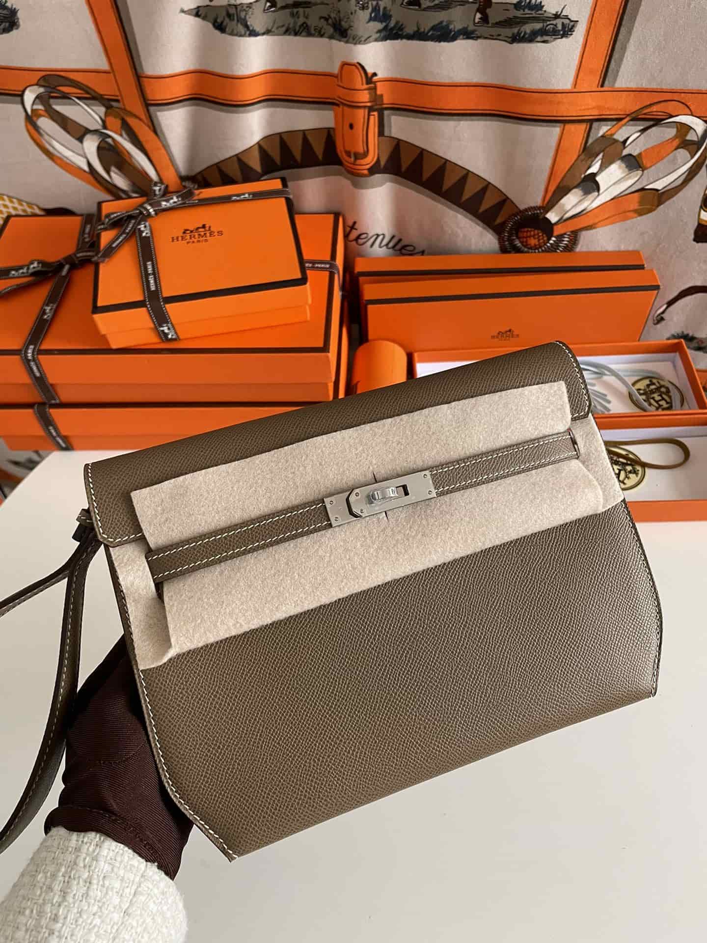 Hermes Kelly Depeches 25 Pouch Epsom Leather Etoupe WAX High