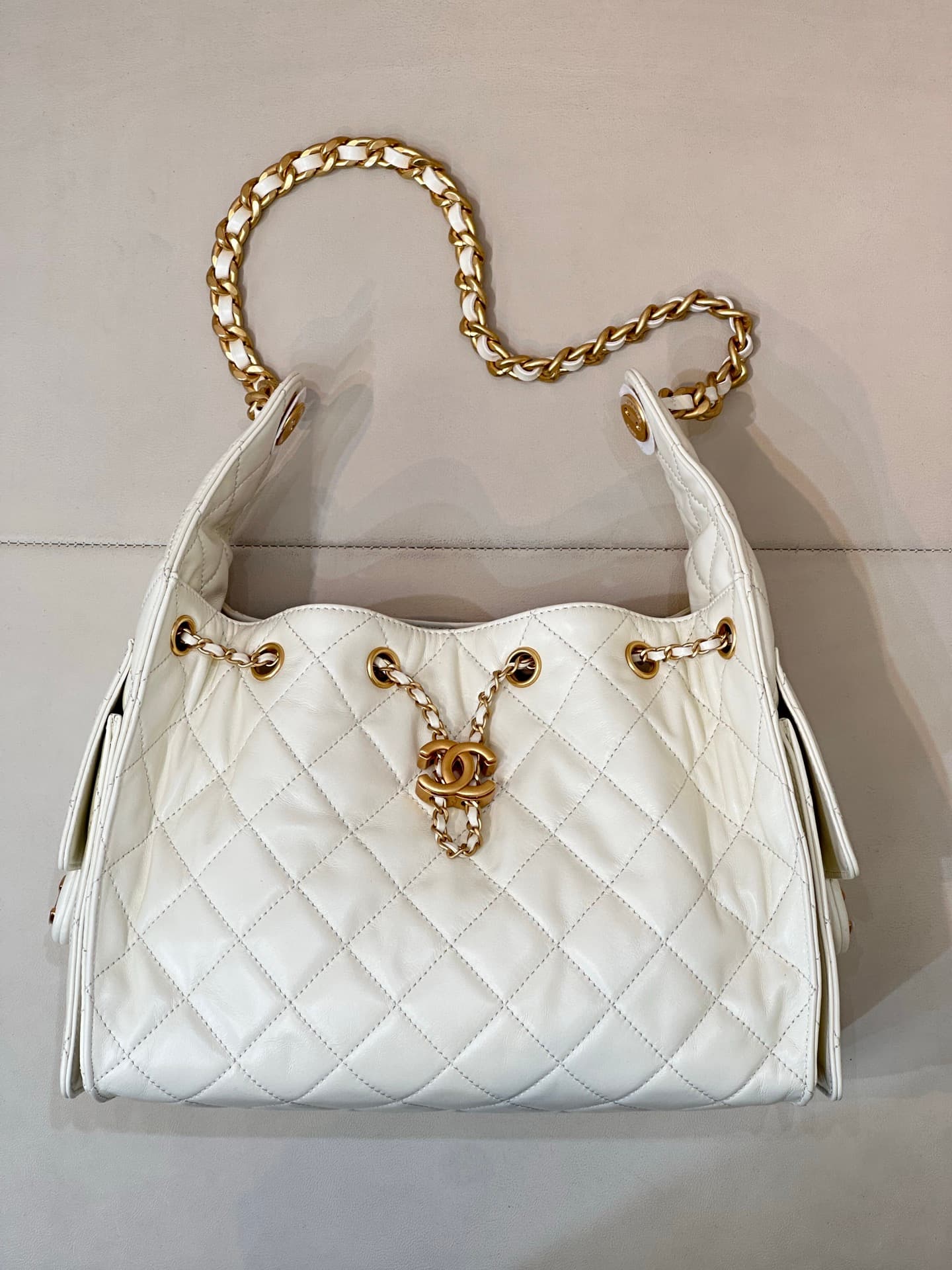 Chanel 25 Small Hobo handbag AS5293 Shiny Crumpled Calfskin  Gold-Tone & Ruthenium-Finish Metal  White TOP