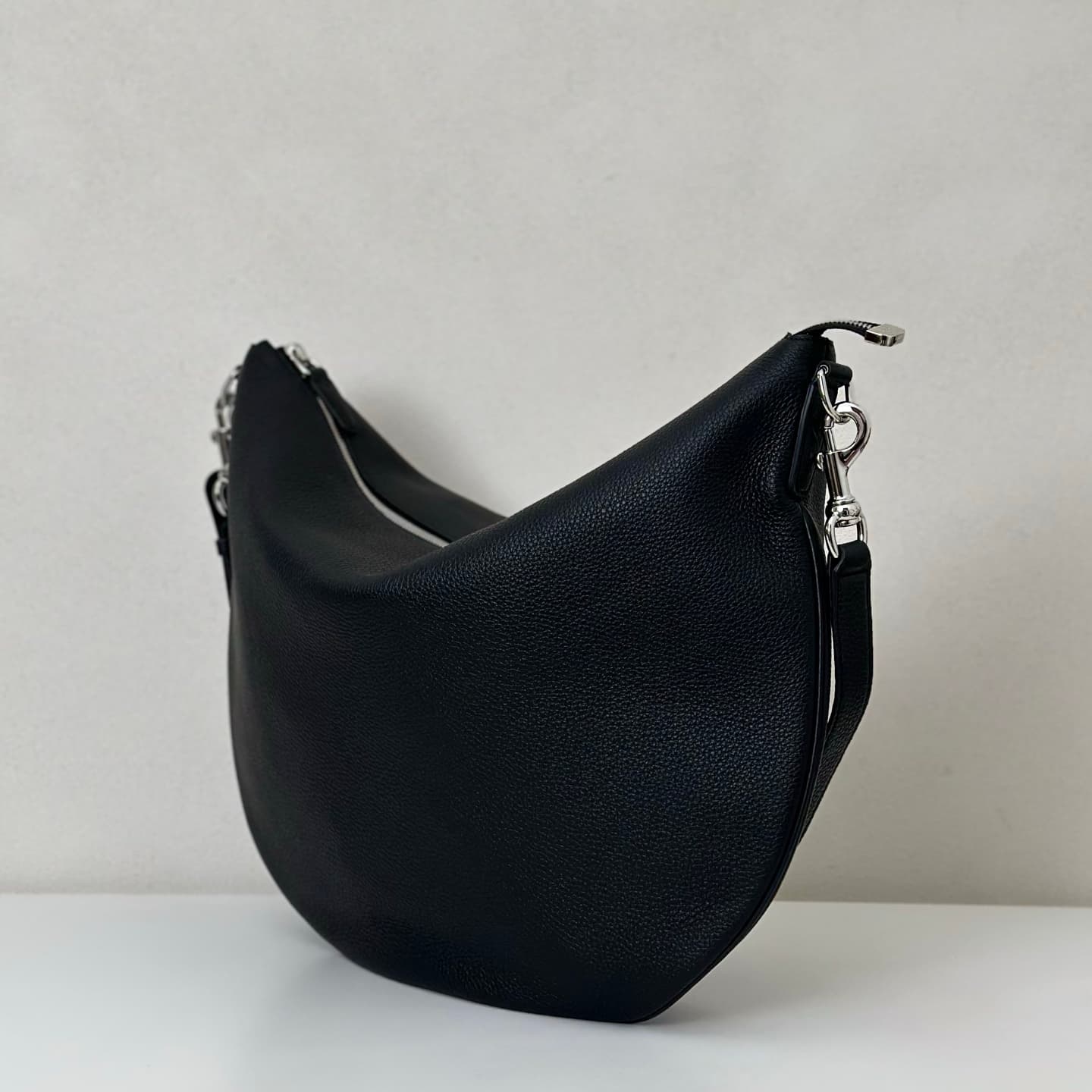 Gucci B large shoulder bag Black 800194 High