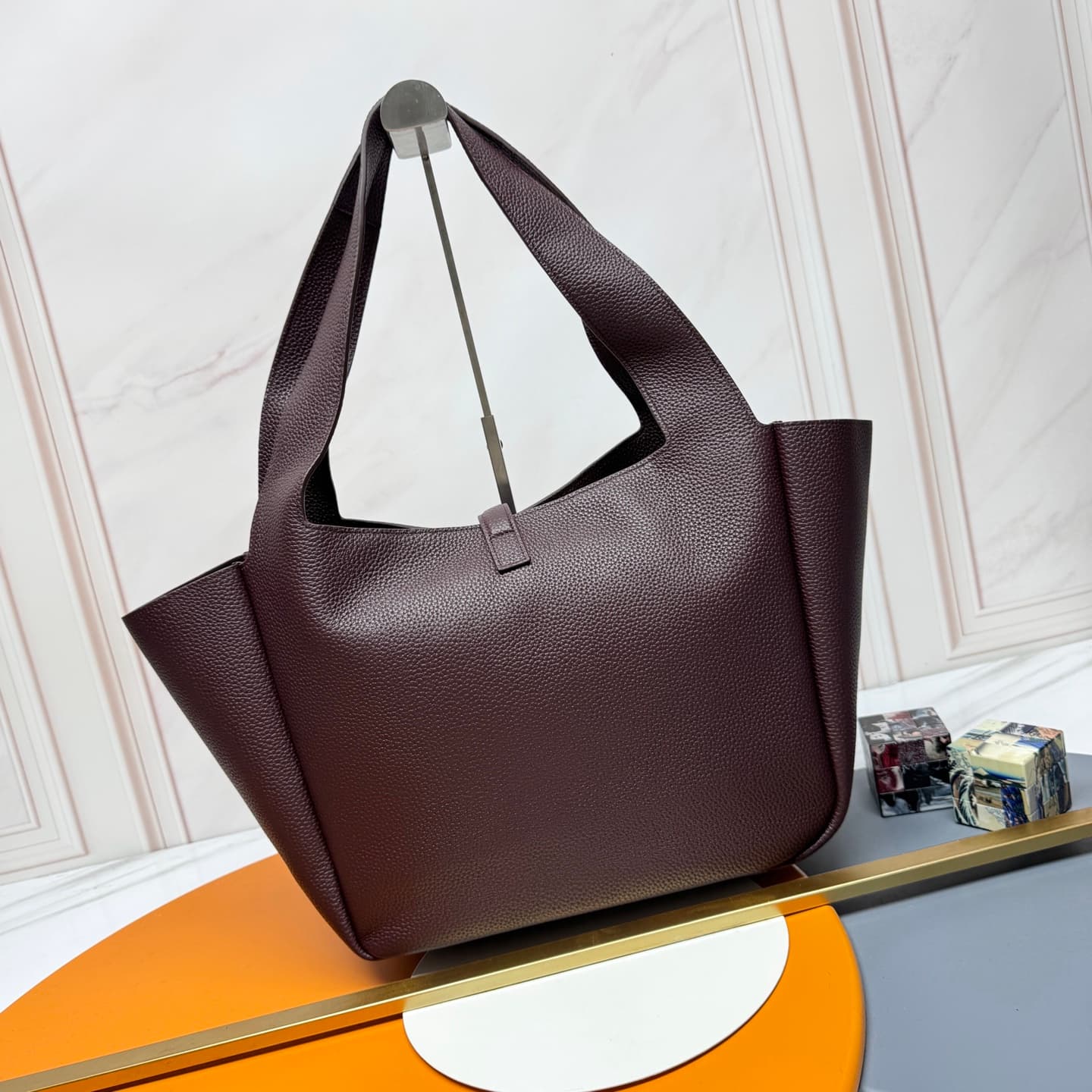 LE 5 À 7 BEA in grained leather 763435 RAISIN High
