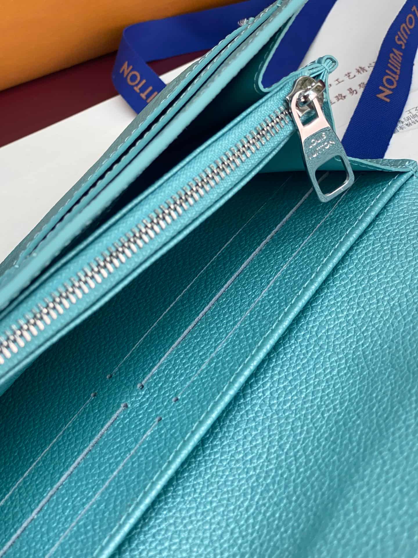 Louis Vuitton Sarah Wallet Supple grained cowhide leather M12172 Azur Frost High