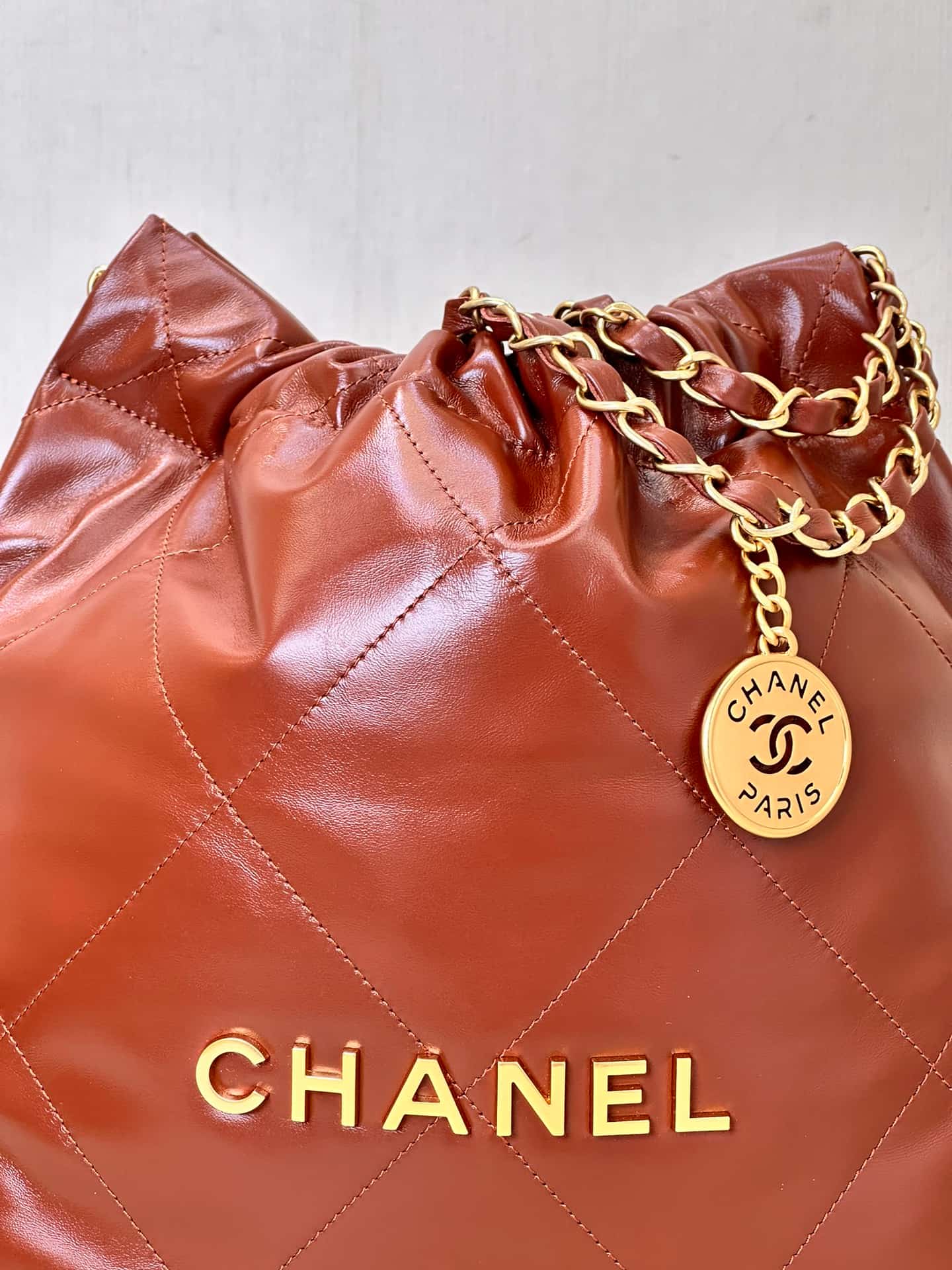 Chanel 22 Small handbag Shiny calfskin & Gold-tone metal AS3260 Brown TOP