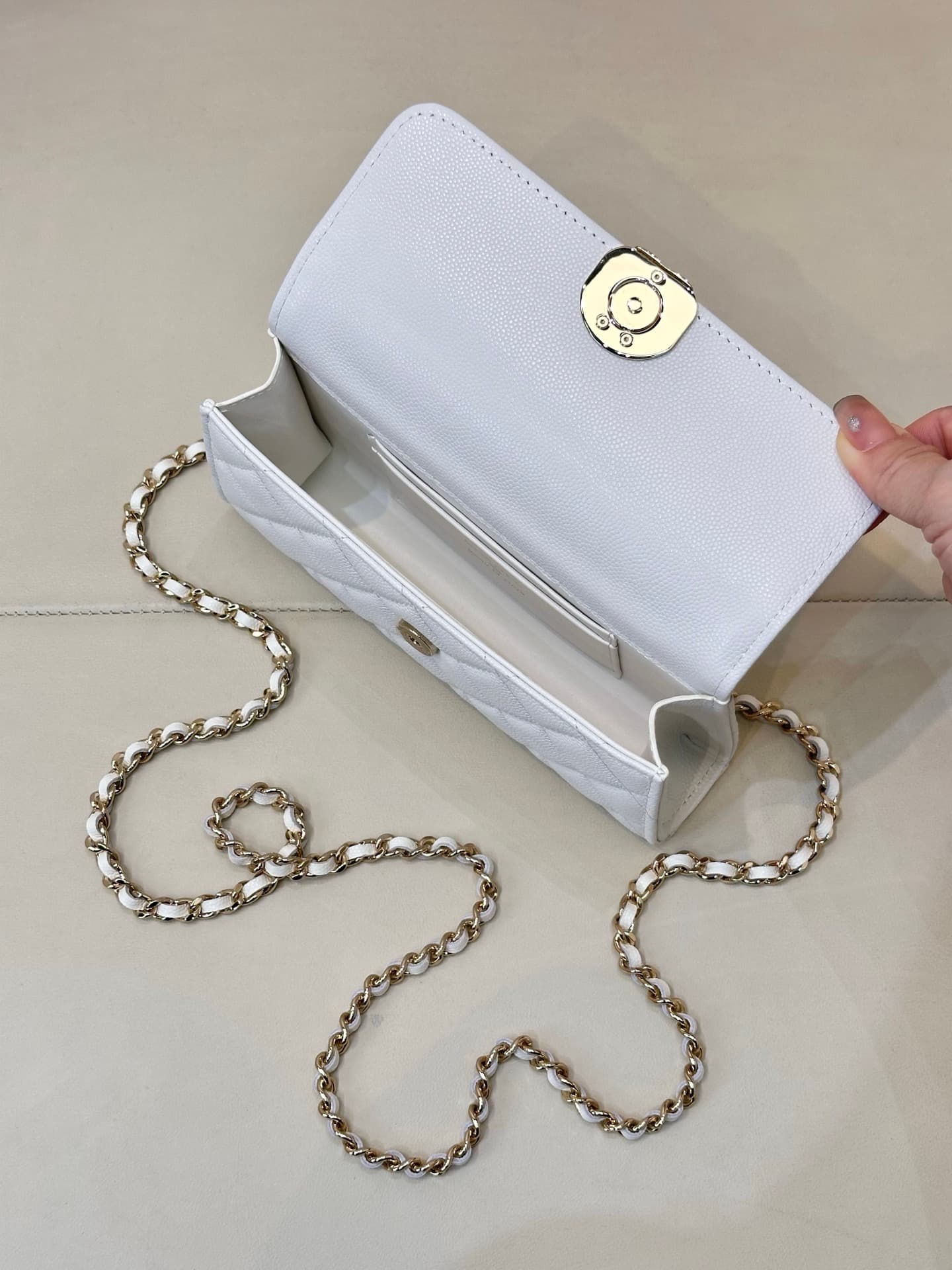 Chanel Clutch with chain Grained Calfskin&Gold-Tone Metal White AP3238 TOP