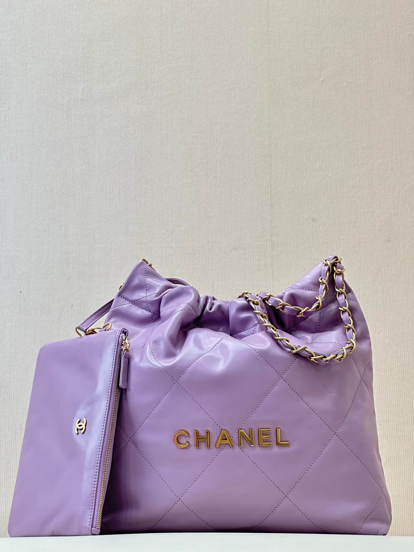 Chanel 22 Small handbag Shiny calfskin & Gold-tone metal AS3260 Purple TOP