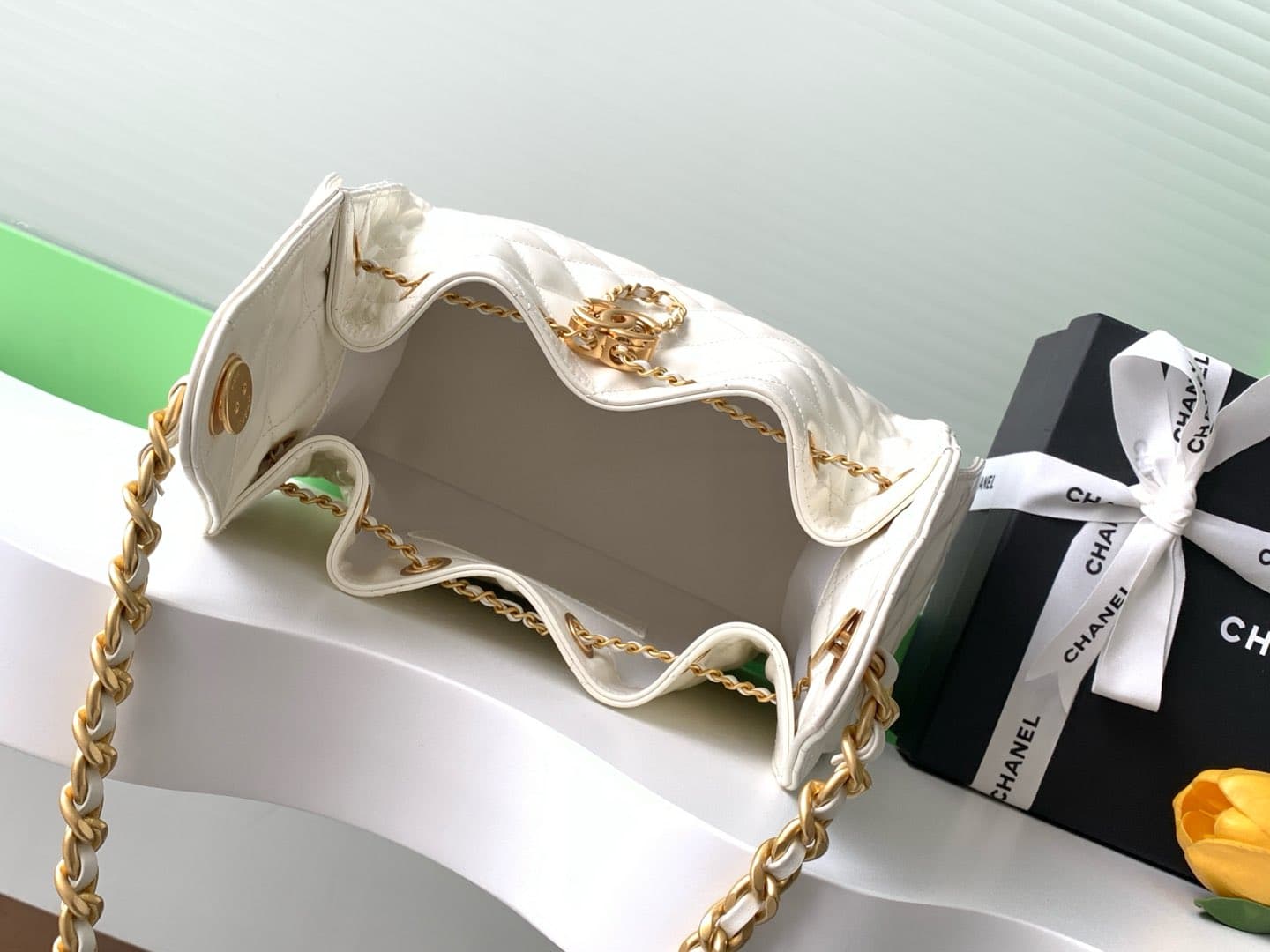 Chanel 25 Small Hobo handbag AS5293 Shiny calfskin & gold-tone metal White A
