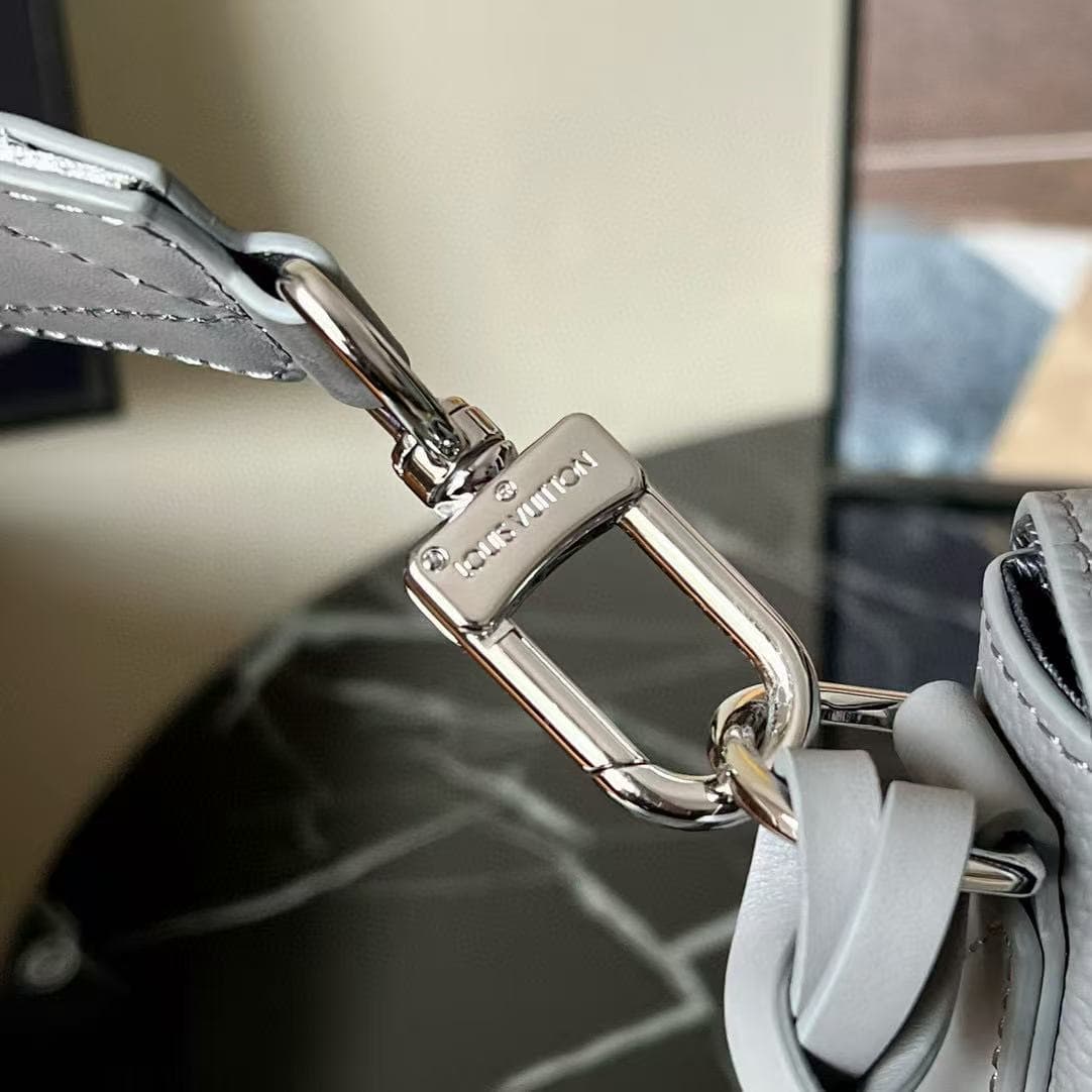 Louis Vuitton MESSENGER Black grained calf leather M57080 High